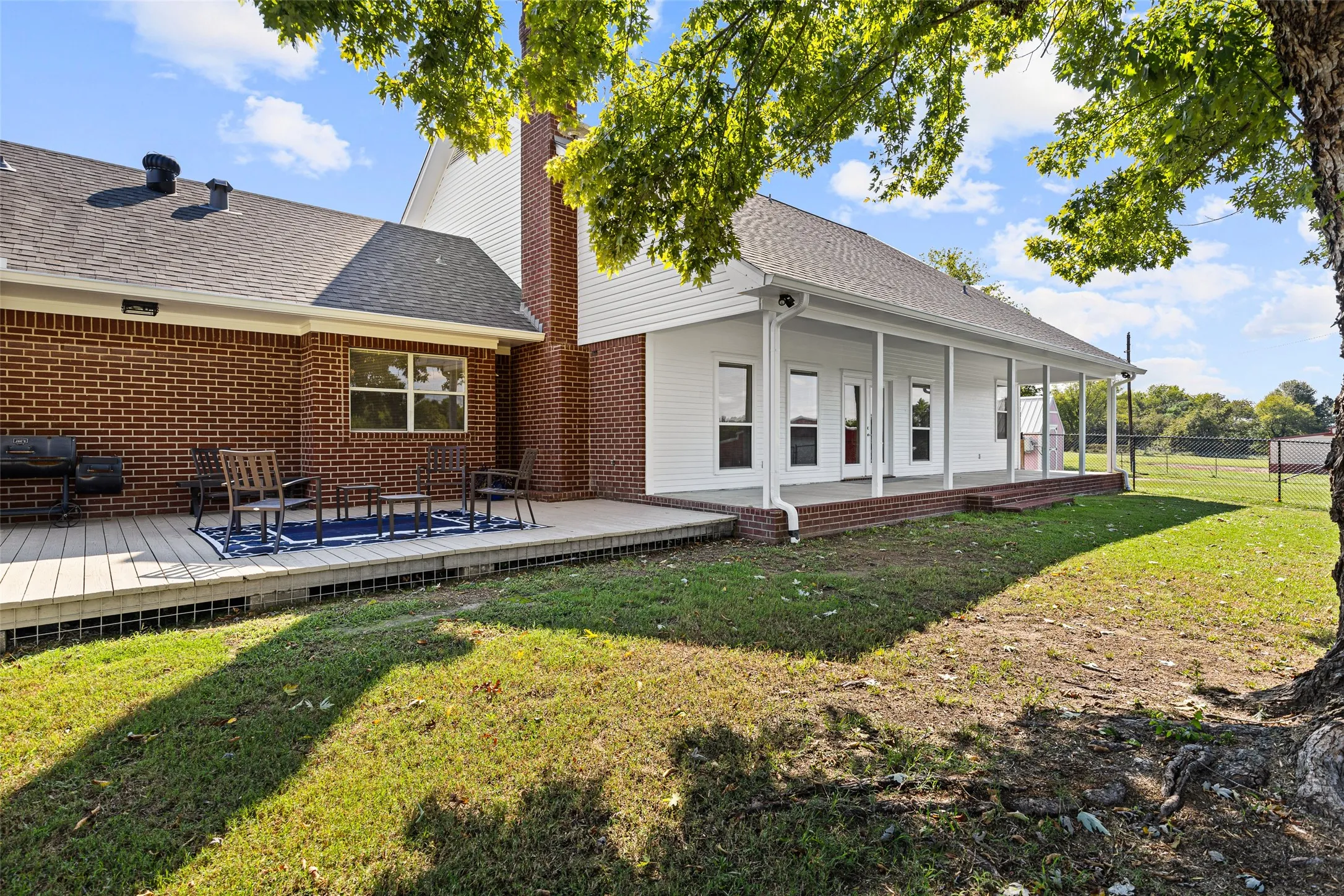 Single Family Residence For Sale in Upshur County , 5989 HWY. 259, Diana, Texas 75640, 3 Bedroom, 3 Bathroom, Garage spaces, 3,490 Sqft, built in 1998, Preowned, mls#20977985, Real Estate Agent in Diana, Homes For Sale in Upshur county, Homes For Sale in Diana, Realtor in Diana Texas, Real Estate Brokerage Independent Realty Texas, Luminita Cordes Realtor