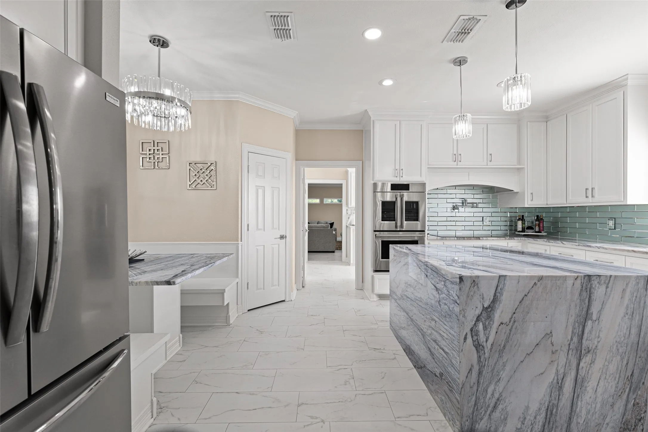 Single Family Residence For Sale in Upshur County , 5989 HWY. 259, Diana, Texas 75640, 3 Bedroom, 3 Bathroom, Garage spaces, 3,490 Sqft, built in 1998, Preowned, mls#20977985, Real Estate Agent in Diana, Homes For Sale in Upshur county, Homes For Sale in Diana, Realtor in Diana Texas, Real Estate Brokerage Independent Realty Texas, Luminita Cordes Realtor