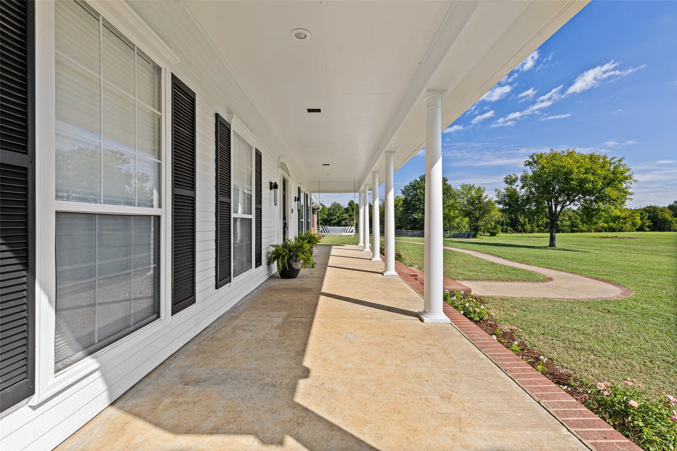 Single Family Residence For Sale in Upshur County , 5989 HWY. 259, Diana, Texas 75640, 3 Bedroom, 3 Bathroom, Garage spaces, 3,490 Sqft, built in 1998, Preowned, mls#20977985, Real Estate Agent in Diana, Homes For Sale in Upshur county, Homes For Sale in Diana, Realtor in Diana Texas, Real Estate Brokerage Independent Realty Texas, Luminita Cordes Realtor