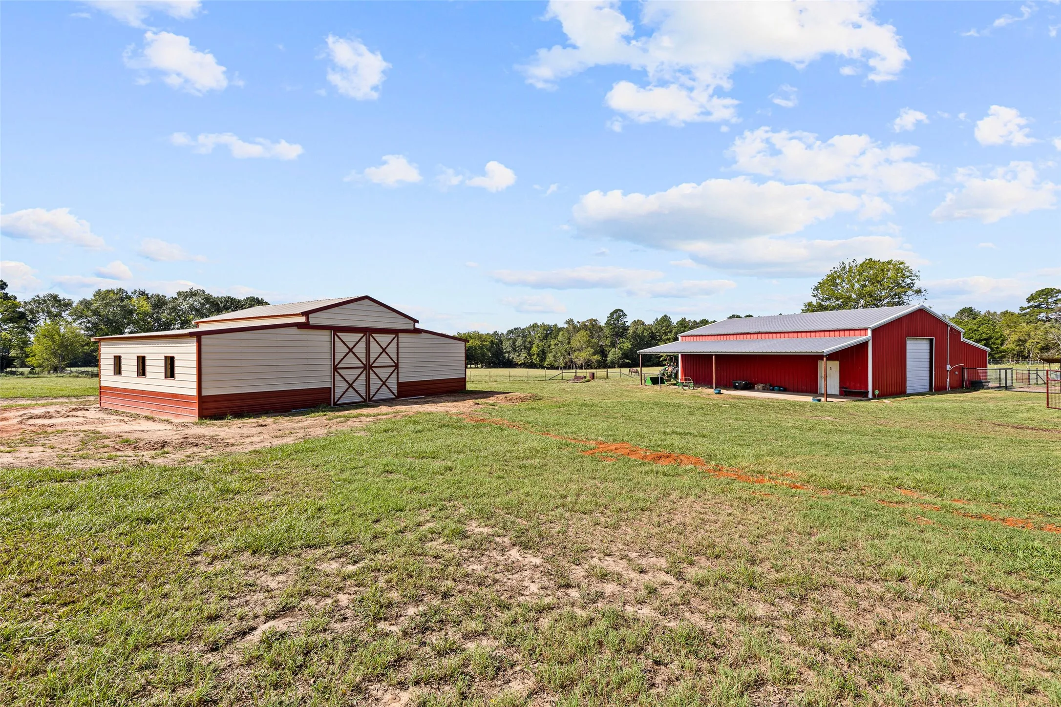 Single Family Residence For Sale in Upshur County , 5989 HWY. 259, Diana, Texas 75640, 3 Bedroom, 3 Bathroom, Garage spaces, 3,490 Sqft, built in 1998, Preowned, mls#20977985, Real Estate Agent in Diana, Homes For Sale in Upshur county, Homes For Sale in Diana, Realtor in Diana Texas, Real Estate Brokerage Independent Realty Texas, Luminita Cordes Realtor