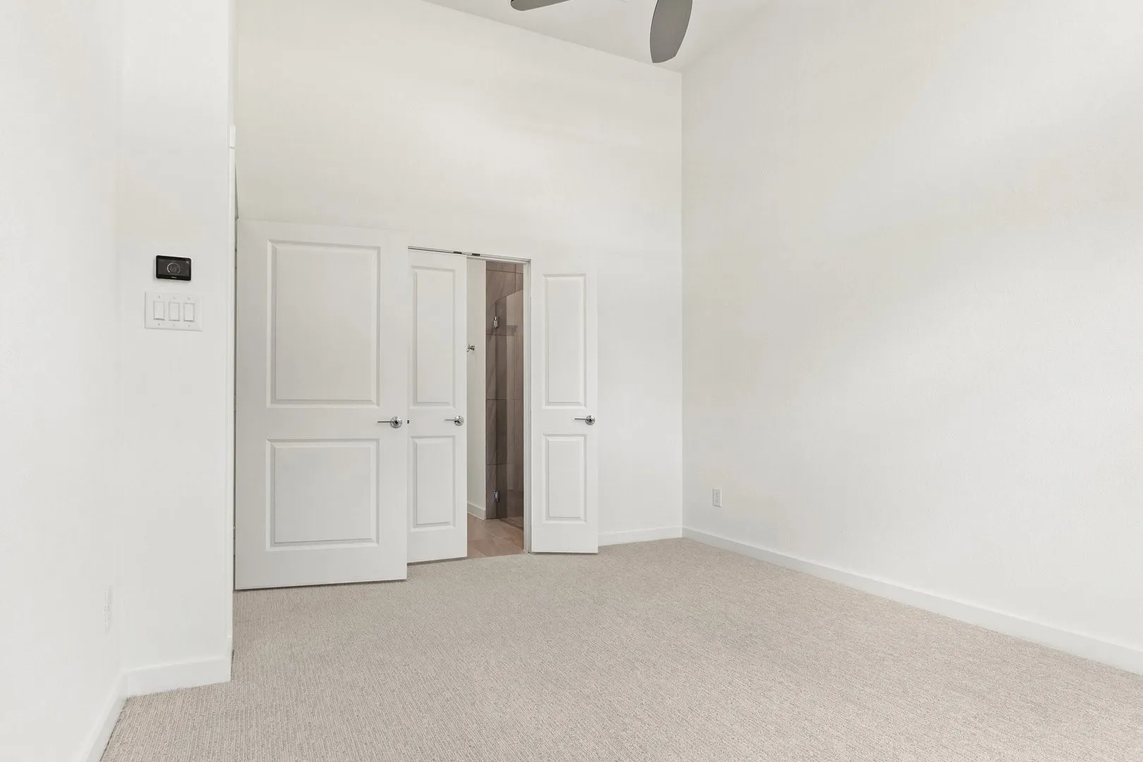 017-8513DelRioTrail-Rowlett-TX-75089-PrimaryBedroom.jpg-SMALL