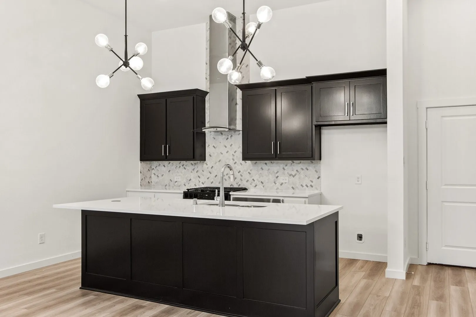 012-8513DelRioTrail-Rowlett-TX-75089-Kitchen.jpg-SMALL