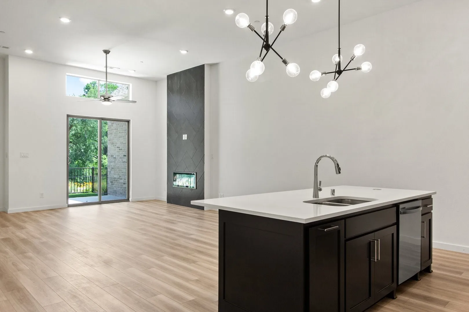 013-8513DelRioTrail-Rowlett-TX-75089-Kitchen.jpg-SMALL