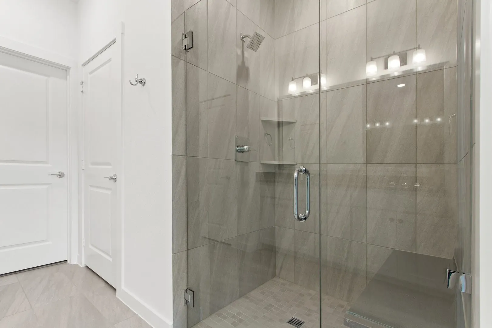 022-8513DelRioTrail-Rowlett-TX-75089-PrimaryBathroom.jpg-SMALL