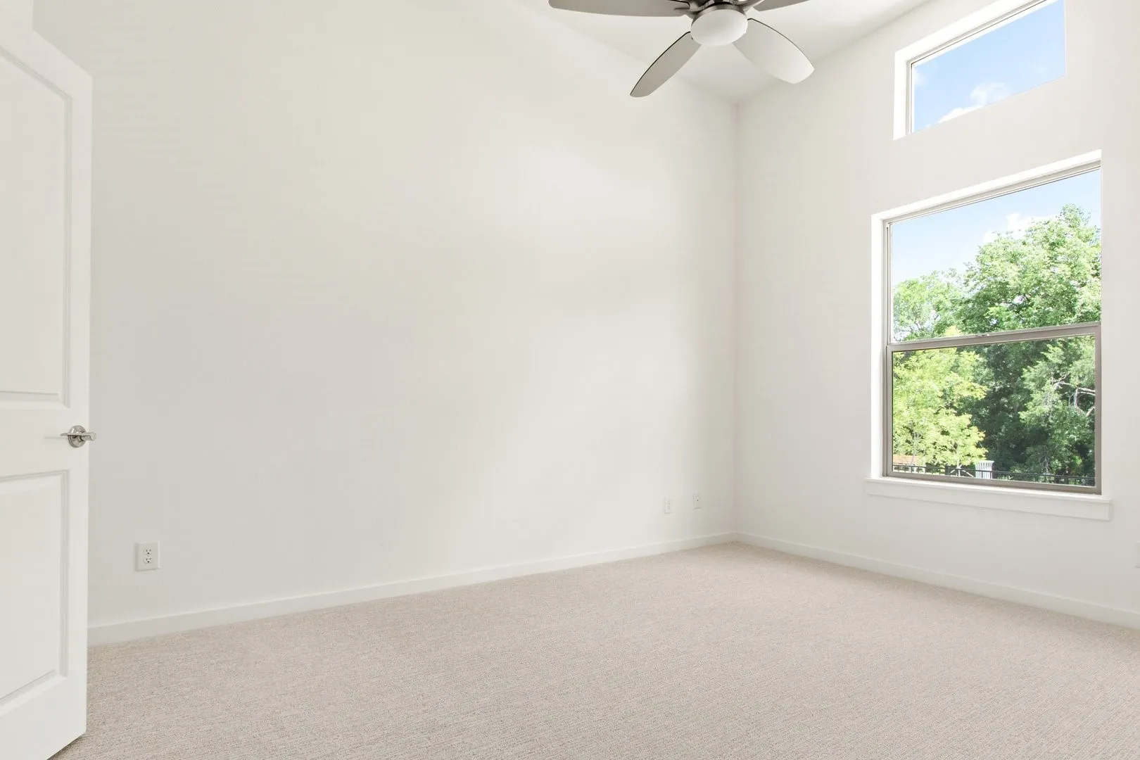 016-8513DelRioTrail-Rowlett-TX-75089-PrimaryBedroom.jpg-SMALL