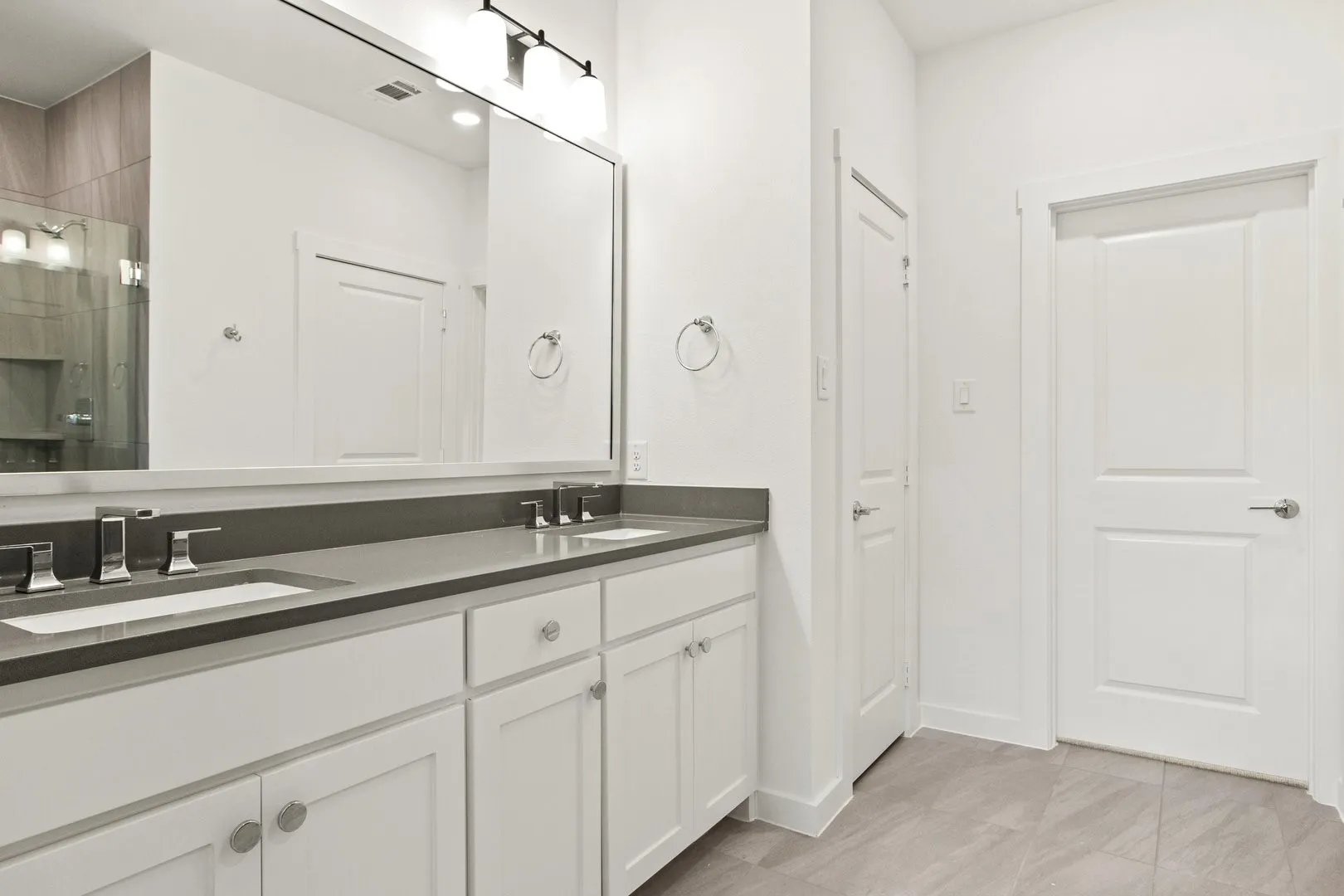 019-8513DelRioTrail-Rowlett-TX-75089-PrimaryBathroom.jpg-SMALL