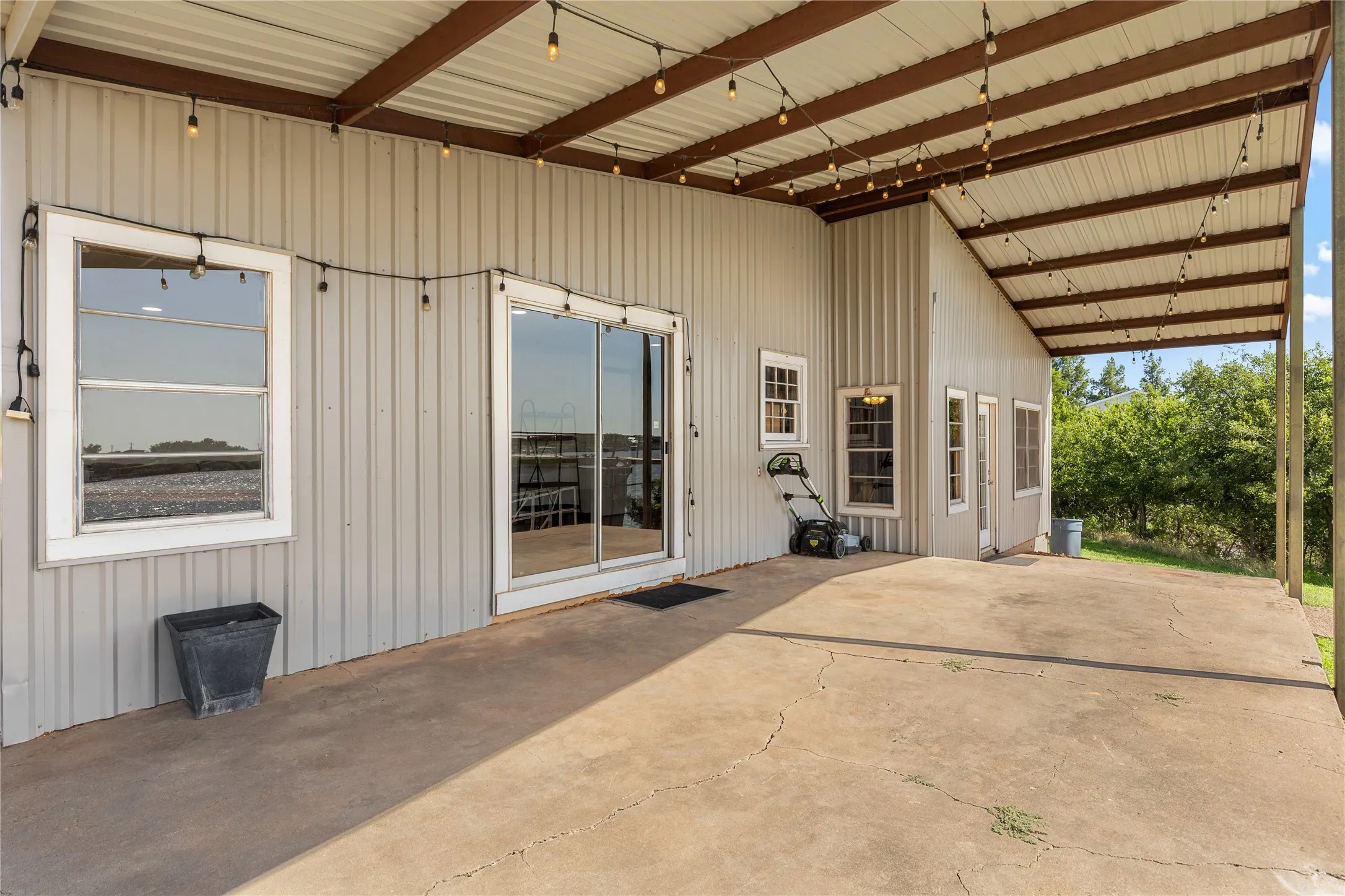 Single Family Residence For Sale in Baylor County , 894 W Moonshine Road, Seymour, Texas 76380, 3 Bedroom, 1 Bathroom, Garage spaces, 1,504 Sqft, built in 2000, mls#20978304, Real Estate Agent in Seymour, Homes For Sale in Baylor county, Homes For Sale in Seymour, Realtor in Seymour Texas, Real Estate Brokerage Independent Realty Texas, Luminita Cordes Realtor