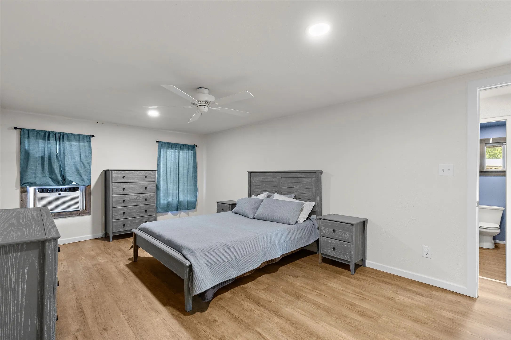 Single Family Residence For Sale in Baylor County , 894 W Moonshine Road, Seymour, Texas 76380, 3 Bedroom, 1 Bathroom, Garage spaces, 1,504 Sqft, built in 2000, mls#20978304, Real Estate Agent in Seymour, Homes For Sale in Baylor county, Homes For Sale in Seymour, Realtor in Seymour Texas, Real Estate Brokerage Independent Realty Texas, Luminita Cordes Realtor