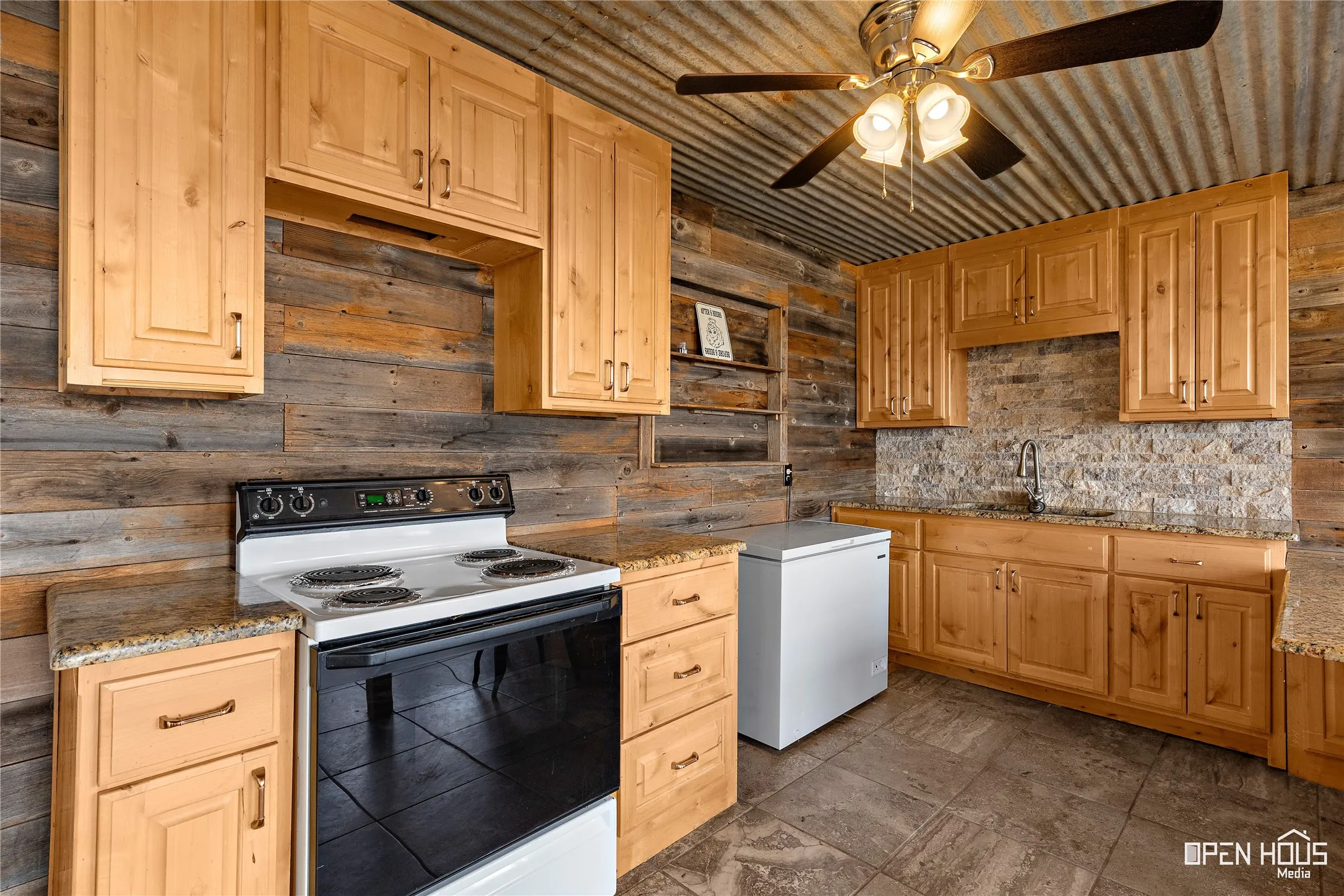 Single Family Residence For Sale in Baylor County , 894 W Moonshine Road, Seymour, Texas 76380, 3 Bedroom, 1 Bathroom, Garage spaces, 1,504 Sqft, built in 2000, mls#20978304, Real Estate Agent in Seymour, Homes For Sale in Baylor county, Homes For Sale in Seymour, Realtor in Seymour Texas, Real Estate Brokerage Independent Realty Texas, Luminita Cordes Realtor
