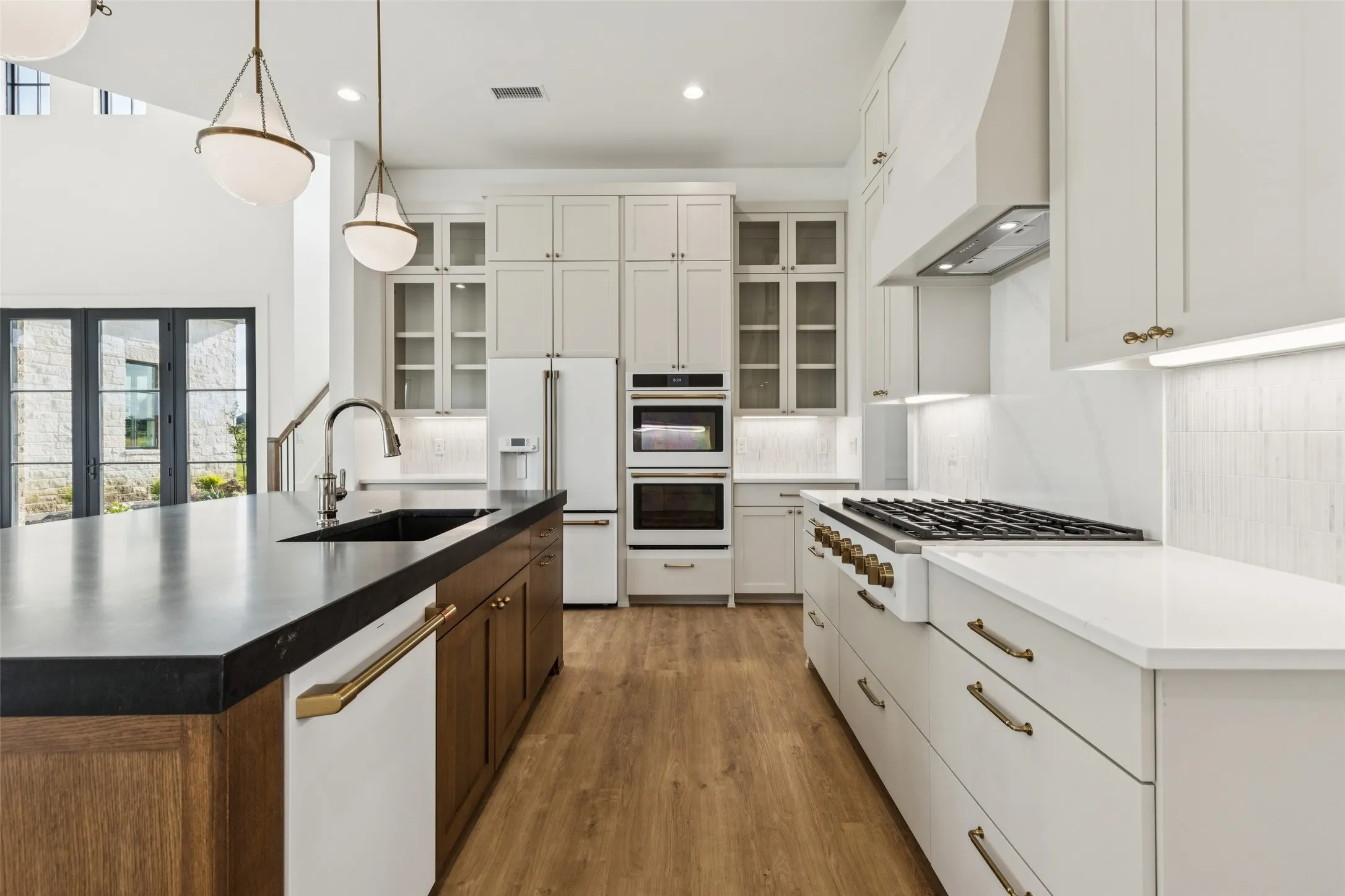 Single Family Residence For Sale in Ellis County , 4930 Magnolia Trail, Midlothian, Texas 76065, 4 Bedroom, 5 Bathroom, 3 Garage spaces, 4,658 Sqft, built in 2025, New Construction - Complete, mls#20978431, Real Estate Agent in Midlothian, Homes For Sale in Ellis county, Homes For Sale in Midlothian, Realtor in Midlothian Texas, Real Estate Brokerage Independent Realty Texas, Luminita Cordes Realtor