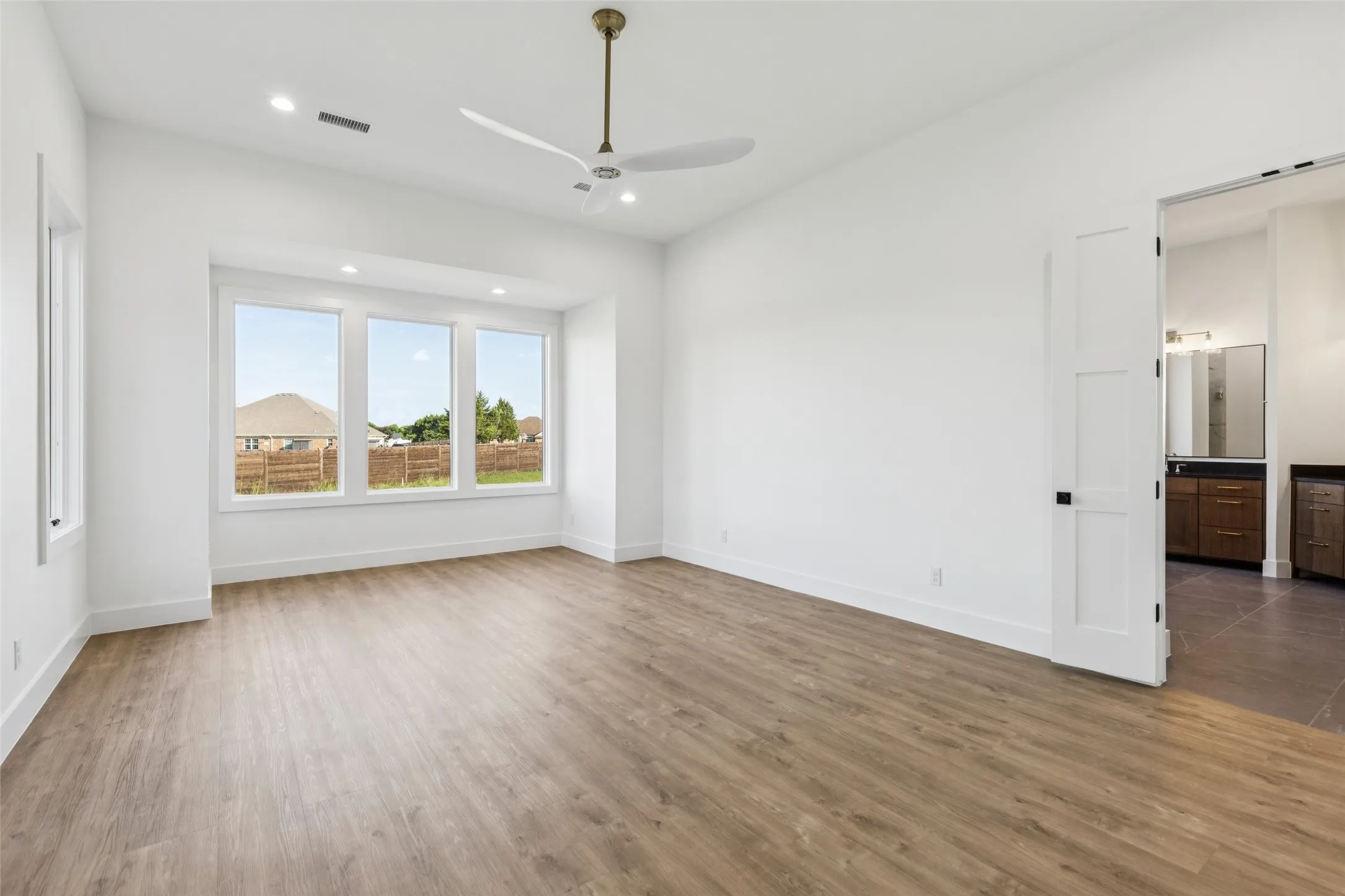 Single Family Residence For Sale in Ellis County , 4930 Magnolia Trail, Midlothian, Texas 76065, 4 Bedroom, 5 Bathroom, 3 Garage spaces, 4,658 Sqft, built in 2025, New Construction - Complete, mls#20978431, Real Estate Agent in Midlothian, Homes For Sale in Ellis county, Homes For Sale in Midlothian, Realtor in Midlothian Texas, Real Estate Brokerage Independent Realty Texas, Luminita Cordes Realtor