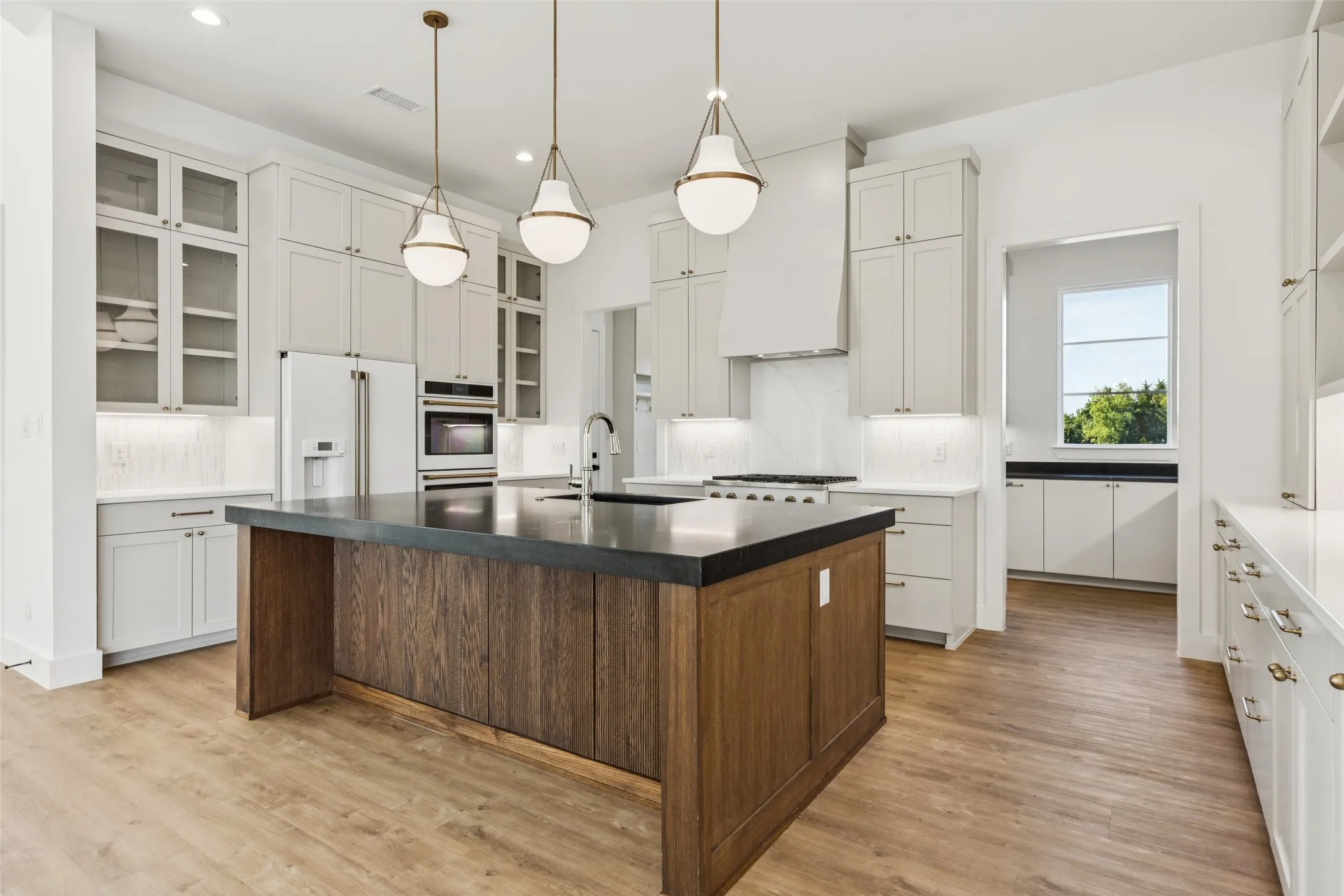 Single Family Residence For Sale in Ellis County , 4930 Magnolia Trail, Midlothian, Texas 76065, 4 Bedroom, 5 Bathroom, 3 Garage spaces, 4,658 Sqft, built in 2025, New Construction - Complete, mls#20978431, Real Estate Agent in Midlothian, Homes For Sale in Ellis county, Homes For Sale in Midlothian, Realtor in Midlothian Texas, Real Estate Brokerage Independent Realty Texas, Luminita Cordes Realtor