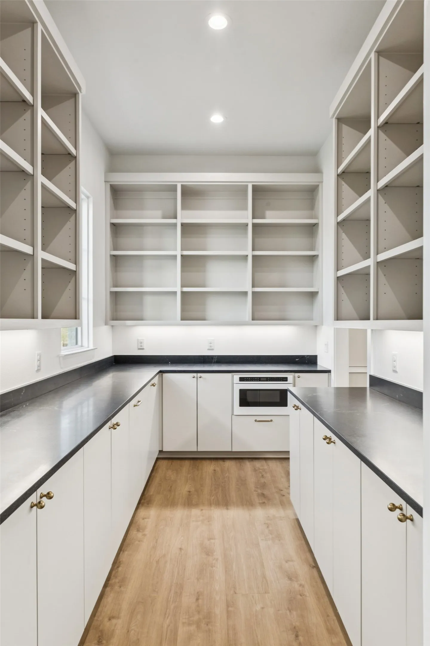 Single Family Residence For Sale in Ellis County , 4930 Magnolia Trail, Midlothian, Texas 76065, 4 Bedroom, 5 Bathroom, 3 Garage spaces, 4,658 Sqft, built in 2025, New Construction - Complete, mls#20978431, Real Estate Agent in Midlothian, Homes For Sale in Ellis county, Homes For Sale in Midlothian, Realtor in Midlothian Texas, Real Estate Brokerage Independent Realty Texas, Luminita Cordes Realtor