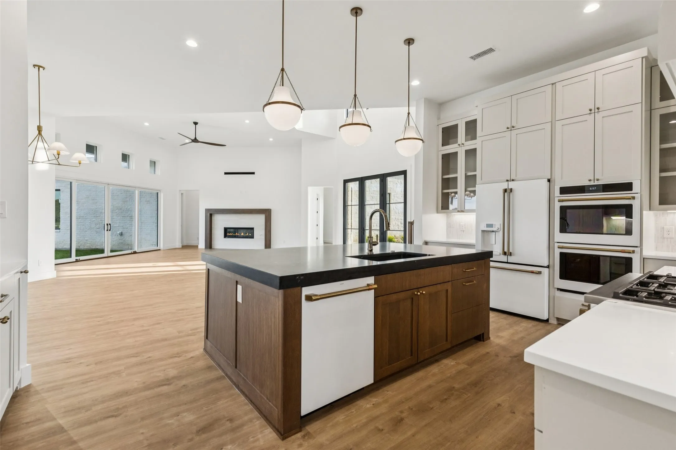 Single Family Residence For Sale in Ellis County , 4930 Magnolia Trail, Midlothian, Texas 76065, 4 Bedroom, 5 Bathroom, 3 Garage spaces, 4,658 Sqft, built in 2025, New Construction - Complete, mls#20978431, Real Estate Agent in Midlothian, Homes For Sale in Ellis county, Homes For Sale in Midlothian, Realtor in Midlothian Texas, Real Estate Brokerage Independent Realty Texas, Luminita Cordes Realtor