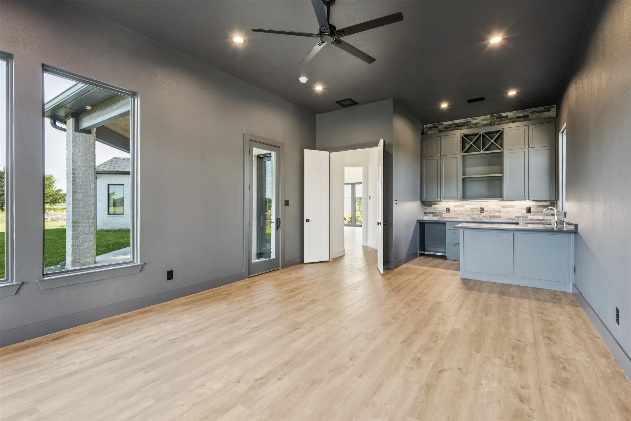 Single Family Residence For Sale in Ellis County , 4930 Magnolia Trail, Midlothian, Texas 76065, 4 Bedroom, 5 Bathroom, 3 Garage spaces, 4,658 Sqft, built in 2025, New Construction - Complete, mls#20978431, Real Estate Agent in Midlothian, Homes For Sale in Ellis county, Homes For Sale in Midlothian, Realtor in Midlothian Texas, Real Estate Brokerage Independent Realty Texas, Luminita Cordes Realtor