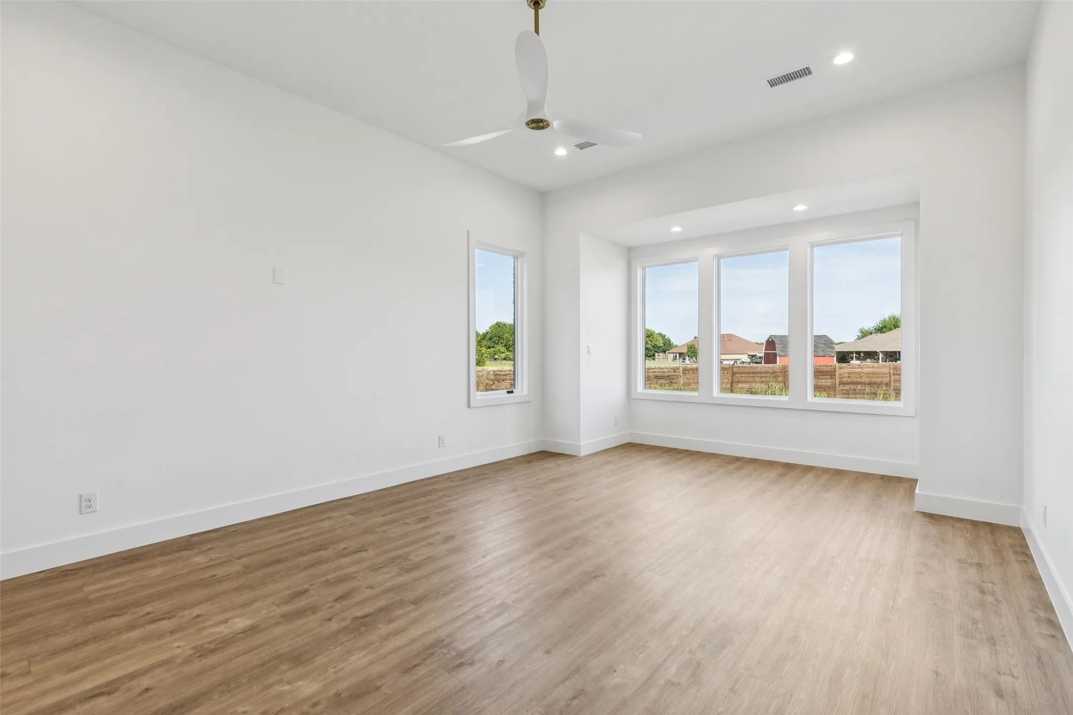 Single Family Residence For Sale in Ellis County , 4930 Magnolia Trail, Midlothian, Texas 76065, 4 Bedroom, 5 Bathroom, 3 Garage spaces, 4,658 Sqft, built in 2025, New Construction - Complete, mls#20978431, Real Estate Agent in Midlothian, Homes For Sale in Ellis county, Homes For Sale in Midlothian, Realtor in Midlothian Texas, Real Estate Brokerage Independent Realty Texas, Luminita Cordes Realtor