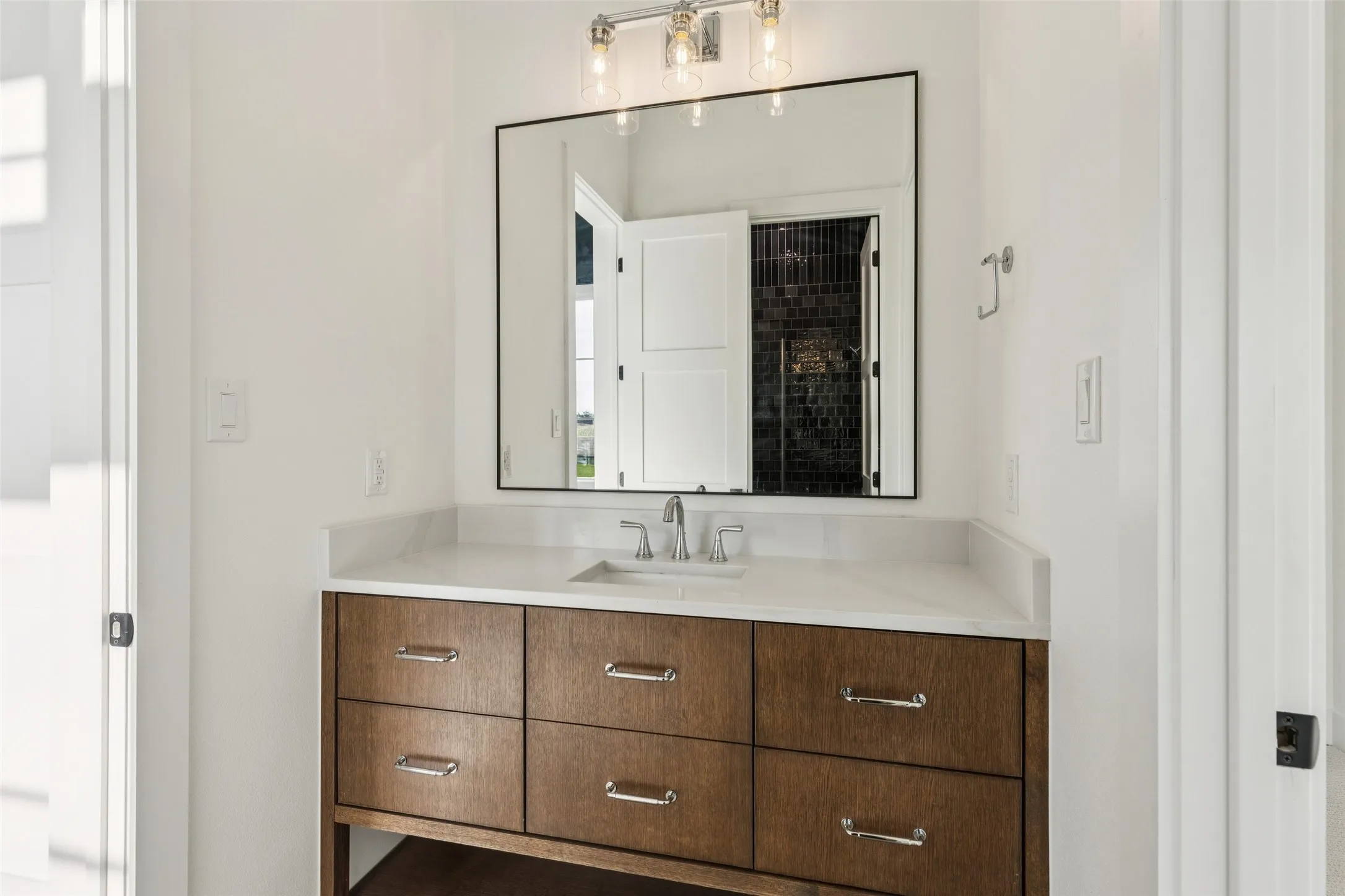 Single Family Residence For Sale in Ellis County , 4930 Magnolia Trail, Midlothian, Texas 76065, 4 Bedroom, 5 Bathroom, 3 Garage spaces, 4,658 Sqft, built in 2025, New Construction - Complete, mls#20978431, Real Estate Agent in Midlothian, Homes For Sale in Ellis county, Homes For Sale in Midlothian, Realtor in Midlothian Texas, Real Estate Brokerage Independent Realty Texas, Luminita Cordes Realtor
