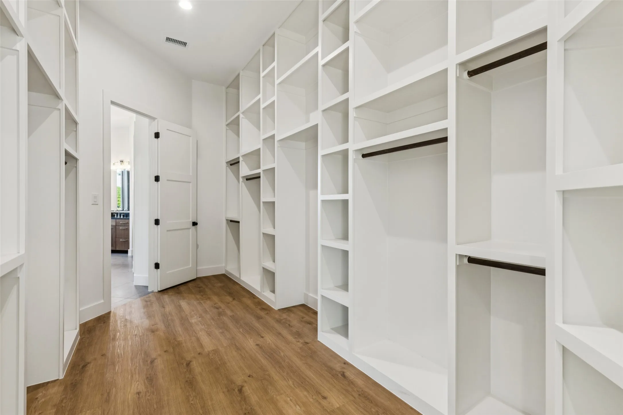 Single Family Residence For Sale in Ellis County , 4930 Magnolia Trail, Midlothian, Texas 76065, 4 Bedroom, 5 Bathroom, 3 Garage spaces, 4,658 Sqft, built in 2025, New Construction - Complete, mls#20978431, Real Estate Agent in Midlothian, Homes For Sale in Ellis county, Homes For Sale in Midlothian, Realtor in Midlothian Texas, Real Estate Brokerage Independent Realty Texas, Luminita Cordes Realtor