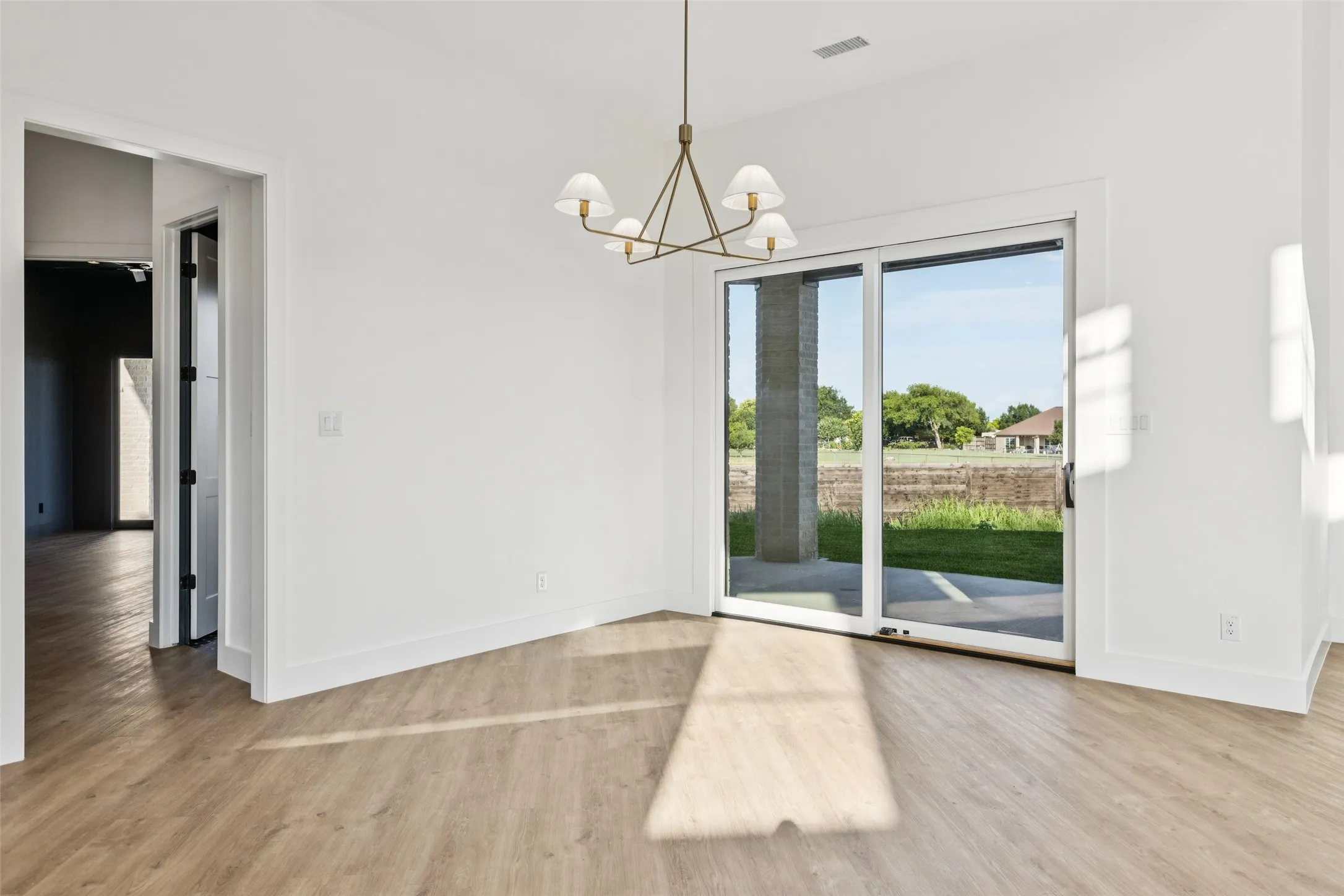 Single Family Residence For Sale in Ellis County , 4930 Magnolia Trail, Midlothian, Texas 76065, 4 Bedroom, 5 Bathroom, 3 Garage spaces, 4,658 Sqft, built in 2025, New Construction - Complete, mls#20978431, Real Estate Agent in Midlothian, Homes For Sale in Ellis county, Homes For Sale in Midlothian, Realtor in Midlothian Texas, Real Estate Brokerage Independent Realty Texas, Luminita Cordes Realtor