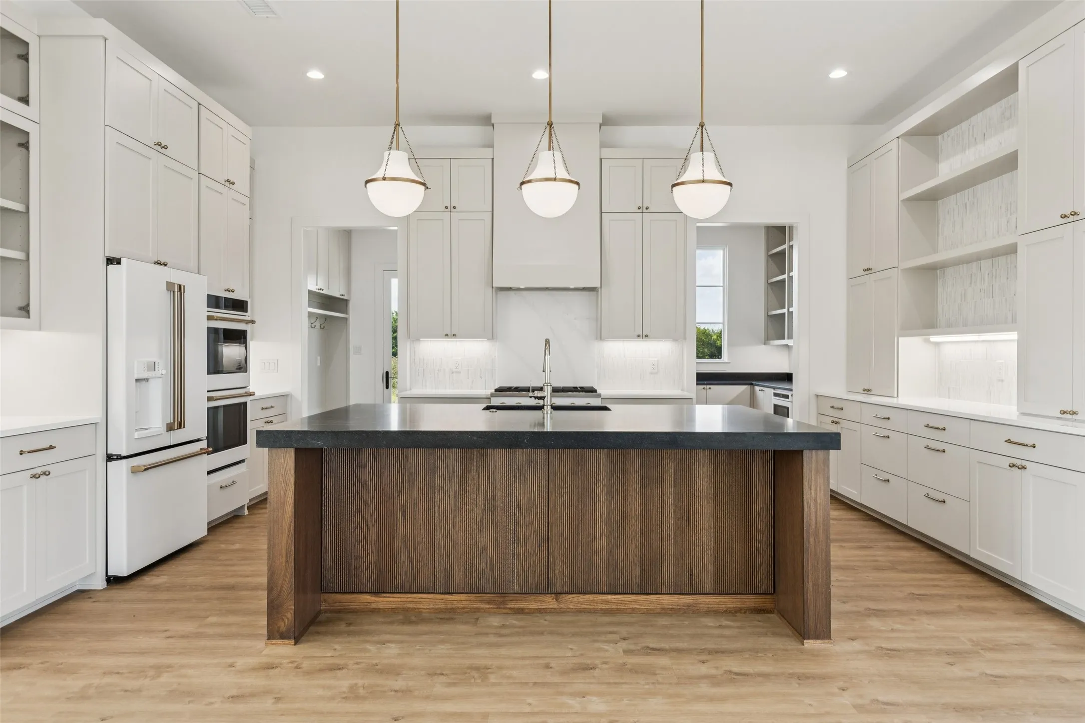 Single Family Residence For Sale in Ellis County , 4930 Magnolia Trail, Midlothian, Texas 76065, 4 Bedroom, 5 Bathroom, 3 Garage spaces, 4,658 Sqft, built in 2025, New Construction - Complete, mls#20978431, Real Estate Agent in Midlothian, Homes For Sale in Ellis county, Homes For Sale in Midlothian, Realtor in Midlothian Texas, Real Estate Brokerage Independent Realty Texas, Luminita Cordes Realtor