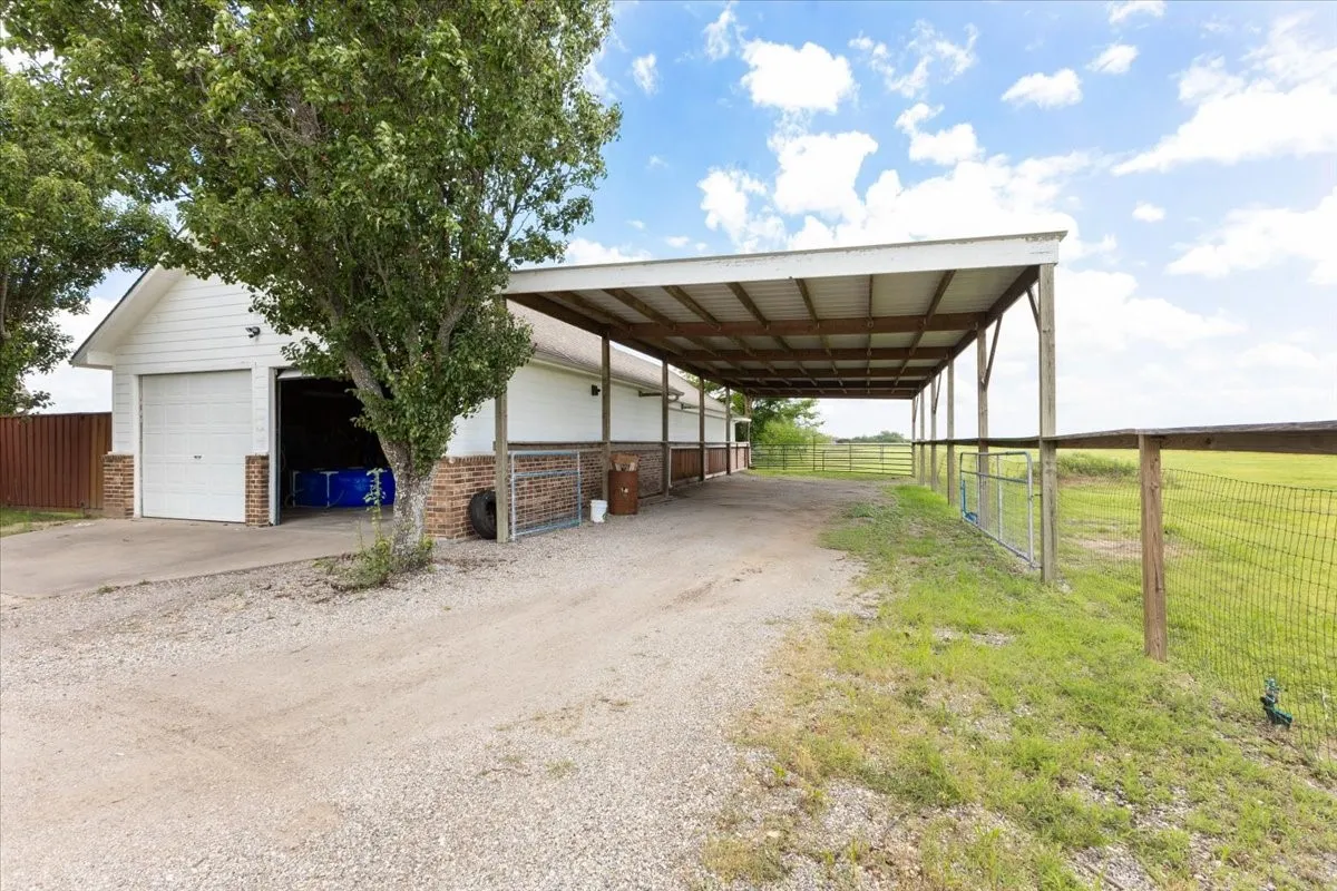 Single Family Residence For Sale in Kaufman County , 506 Lone Star Drive, Crandall, Texas 75114, 5 Bedroom, 3 Bathroom, 4 Garage spaces, 3,176 Sqft, built in 1999, Price $660,000, mls#20978856, Real Estate Agent in Crandall, Homes For Sale in Kaufman county, Homes For Sale in Crandall, Realtor in Crandall Texas, Real Estate Brokerage Independent Realty Texas, Luminita Cordes Realtor