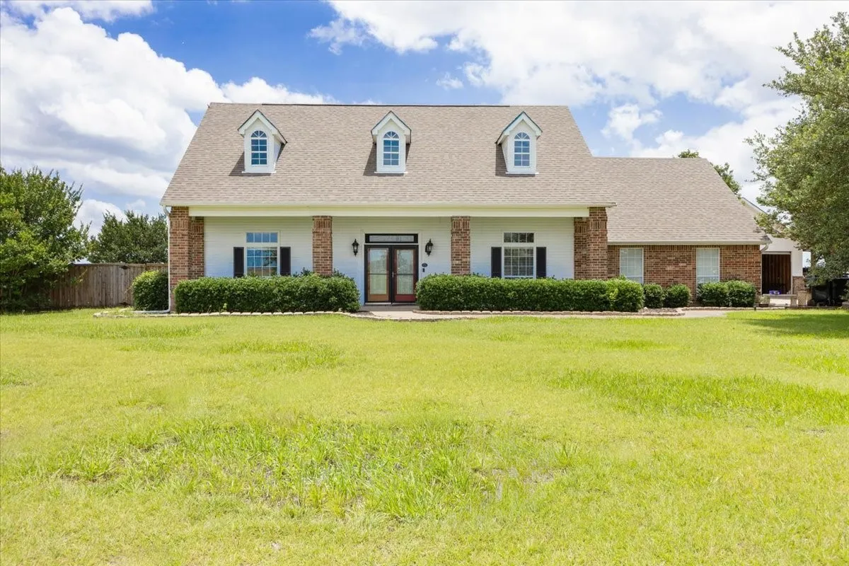 Single Family Residence For Sale in Kaufman County , 506 Lone Star Drive, Crandall, Texas 75114, 5 Bedroom, 3 Bathroom, 4 Garage spaces, 3,176 Sqft, built in 1999, Price $660,000, mls#20978856, Real Estate Agent in Crandall, Homes For Sale in Kaufman county, Homes For Sale in Crandall, Realtor in Crandall Texas, Real Estate Brokerage Independent Realty Texas, Luminita Cordes Realtor