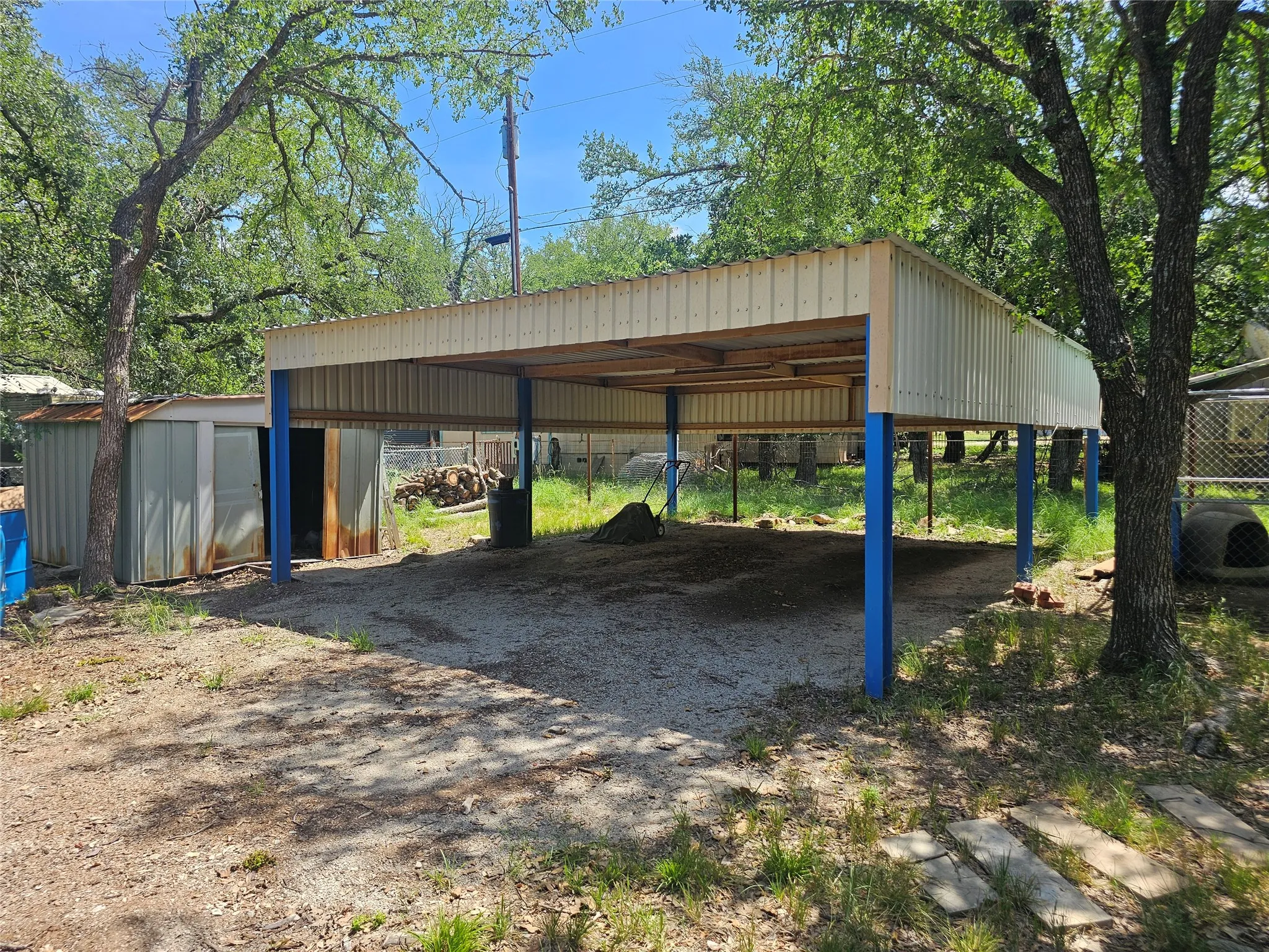 Mobile Home For Sale in Brown County , 4411 Cherokee Drive, May, Texas 76857, 2 Bedroom, 2 Bathroom, Garage spaces, 648 Sqft, built in 0, mls#20979388, Real Estate Agent in May, Homes For Sale in Brown county, Homes For Sale in May, Realtor in May Texas, Real Estate Brokerage Independent Realty Texas, Luminita Cordes Realtor