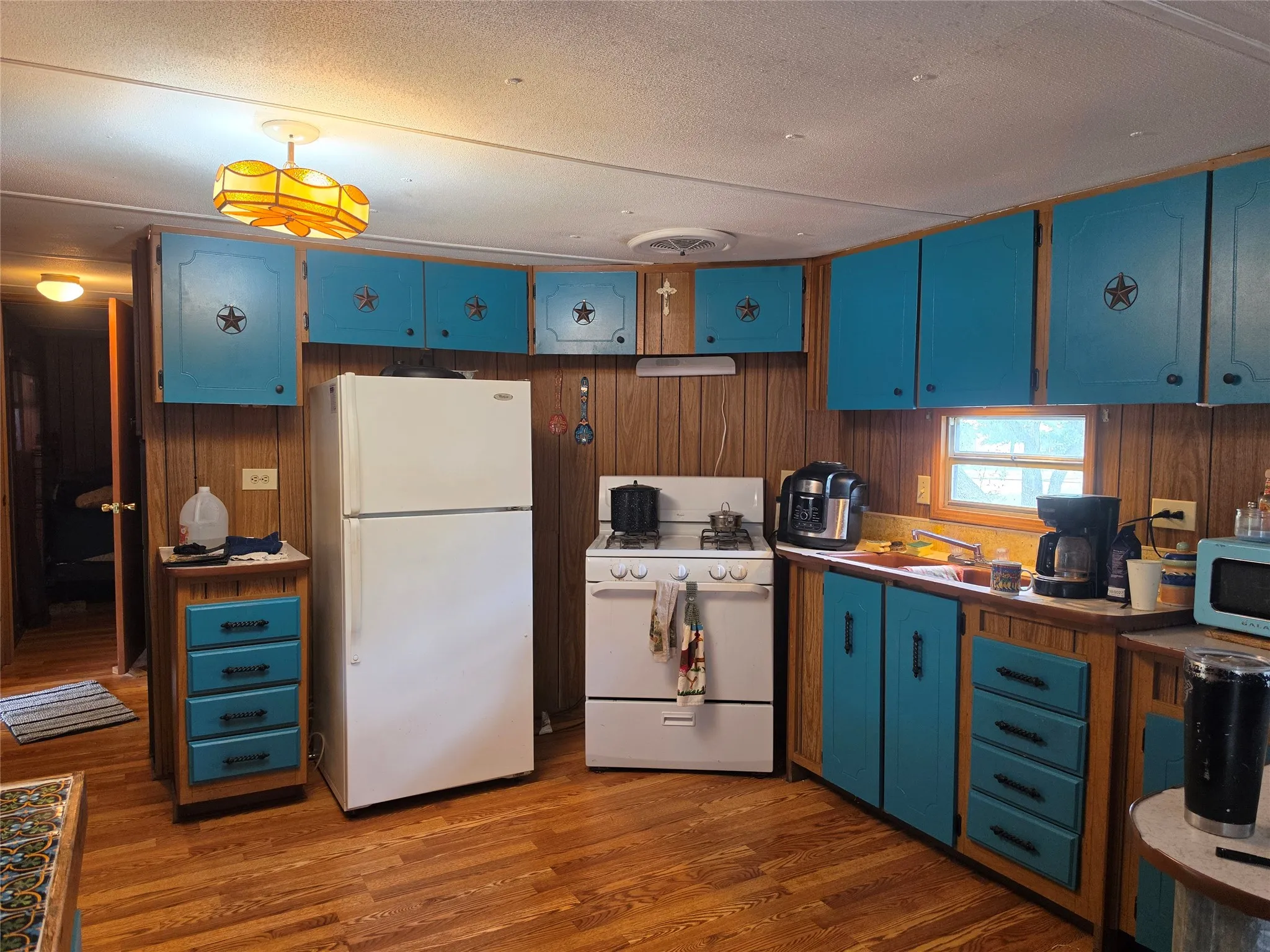 Mobile Home For Sale in Brown County , 4411 Cherokee Drive, May, Texas 76857, 2 Bedroom, 2 Bathroom, Garage spaces, 648 Sqft, built in 0, mls#20979388, Real Estate Agent in May, Homes For Sale in Brown county, Homes For Sale in May, Realtor in May Texas, Real Estate Brokerage Independent Realty Texas, Luminita Cordes Realtor