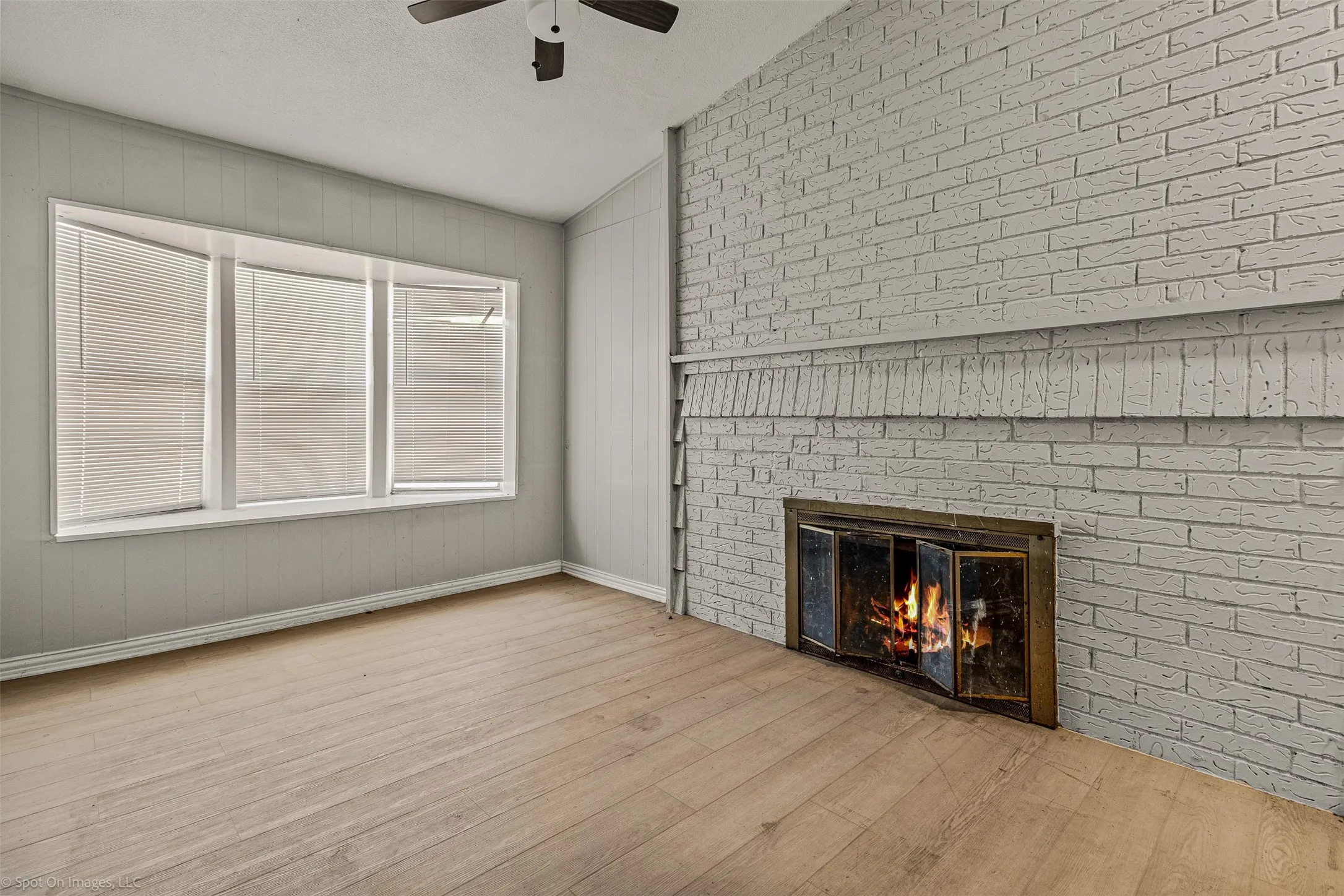 Single Family Residence For Sale in Dallas County , 1814 Cumberland Drive, Garland, Texas 75040, 4 Bedroom, 2 Bathroom, Garage spaces, 1,386 Sqft, built in 1958, mls#20980074, Real Estate Agent in Garland, Homes For Sale in Dallas county, Homes For Sale in Garland, Realtor in Garland Texas, Real Estate Brokerage Independent Realty Texas, Luminita Cordes Realtor
