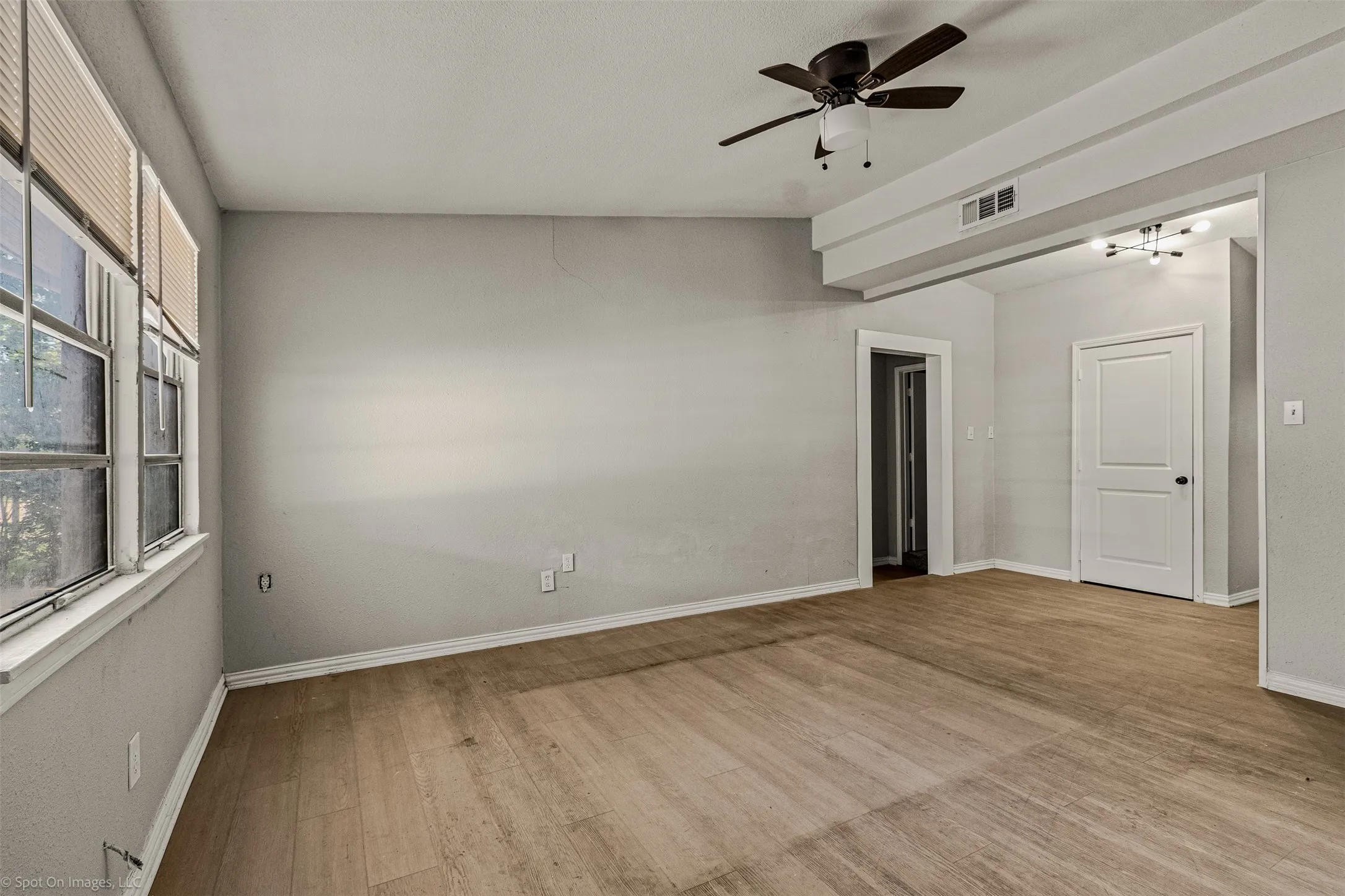 Single Family Residence For Sale in Dallas County , 1814 Cumberland Drive, Garland, Texas 75040, 4 Bedroom, 2 Bathroom, Garage spaces, 1,386 Sqft, built in 1958, mls#20980074, Real Estate Agent in Garland, Homes For Sale in Dallas county, Homes For Sale in Garland, Realtor in Garland Texas, Real Estate Brokerage Independent Realty Texas, Luminita Cordes Realtor
