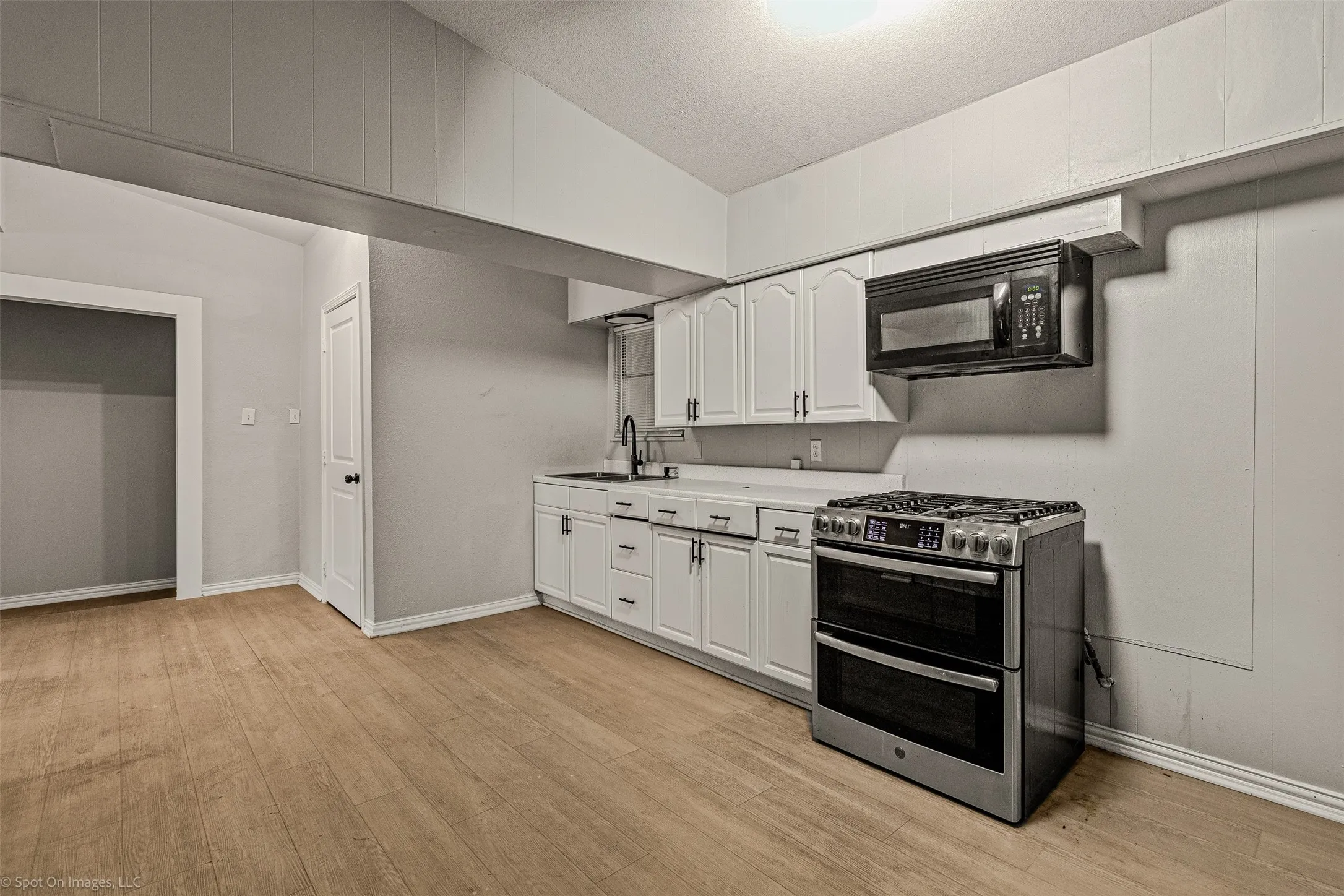 Single Family Residence For Sale in Dallas County , 1814 Cumberland Drive, Garland, Texas 75040, 4 Bedroom, 2 Bathroom, Garage spaces, 1,386 Sqft, built in 1958, mls#20980074, Real Estate Agent in Garland, Homes For Sale in Dallas county, Homes For Sale in Garland, Realtor in Garland Texas, Real Estate Brokerage Independent Realty Texas, Luminita Cordes Realtor