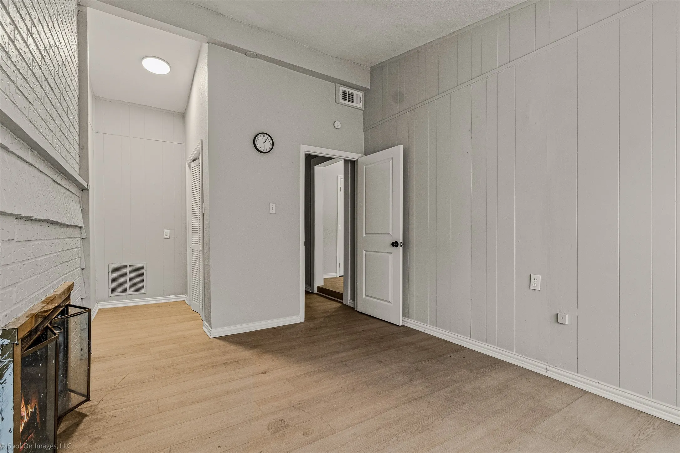 Single Family Residence For Sale in Dallas County , 1814 Cumberland Drive, Garland, Texas 75040, 4 Bedroom, 2 Bathroom, Garage spaces, 1,386 Sqft, built in 1958, mls#20980074, Real Estate Agent in Garland, Homes For Sale in Dallas county, Homes For Sale in Garland, Realtor in Garland Texas, Real Estate Brokerage Independent Realty Texas, Luminita Cordes Realtor