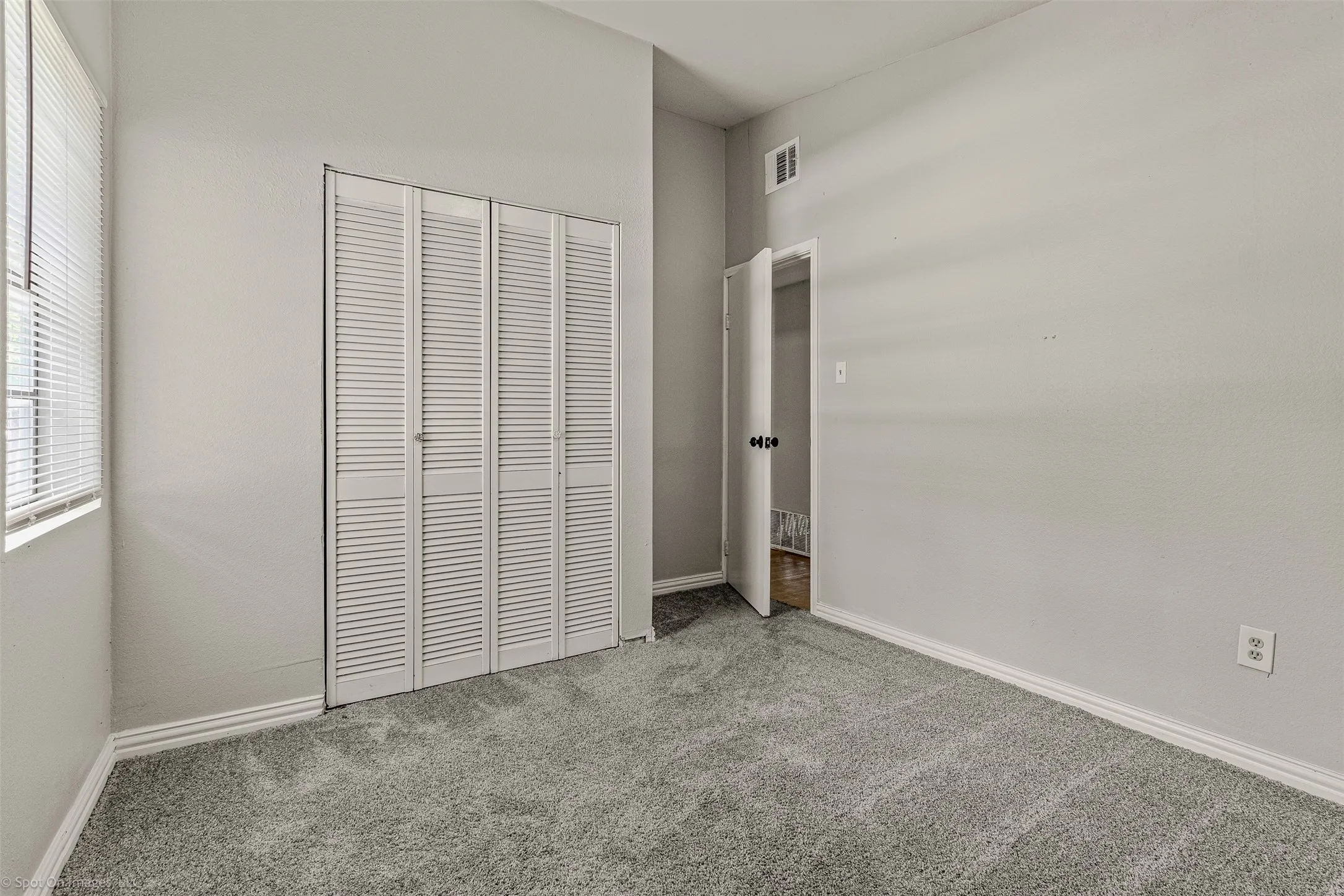 Single Family Residence For Sale in Dallas County , 1814 Cumberland Drive, Garland, Texas 75040, 4 Bedroom, 2 Bathroom, Garage spaces, 1,386 Sqft, built in 1958, mls#20980074, Real Estate Agent in Garland, Homes For Sale in Dallas county, Homes For Sale in Garland, Realtor in Garland Texas, Real Estate Brokerage Independent Realty Texas, Luminita Cordes Realtor