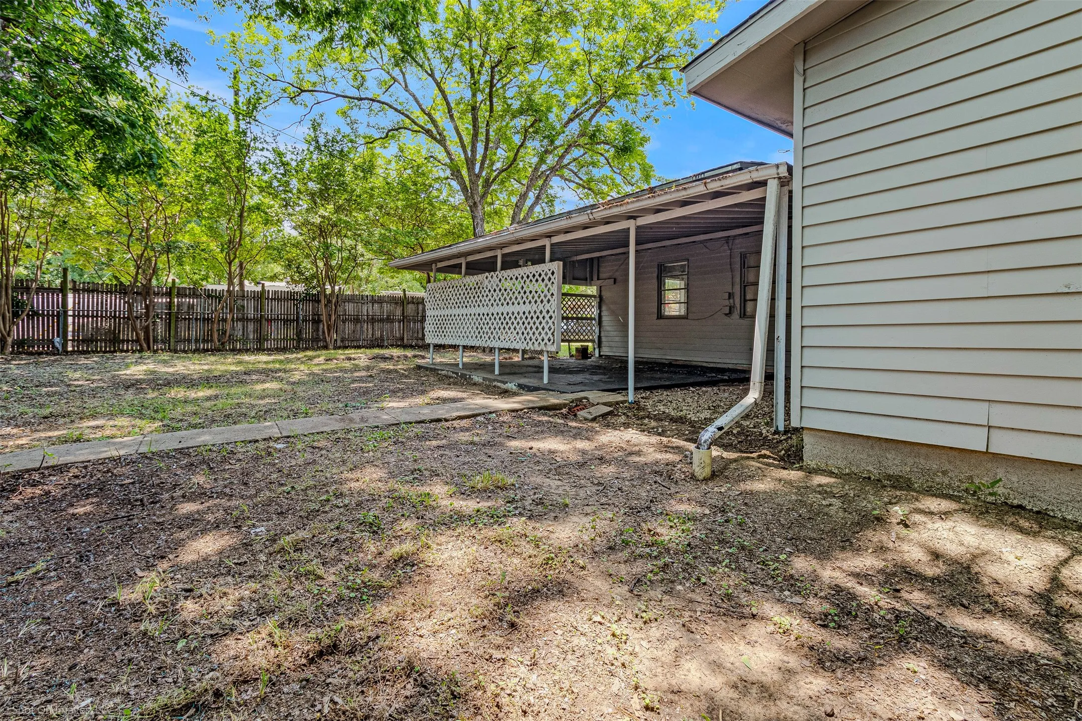 Single Family Residence For Sale in Dallas County , 1814 Cumberland Drive, Garland, Texas 75040, 4 Bedroom, 2 Bathroom, Garage spaces, 1,386 Sqft, built in 1958, mls#20980074, Real Estate Agent in Garland, Homes For Sale in Dallas county, Homes For Sale in Garland, Realtor in Garland Texas, Real Estate Brokerage Independent Realty Texas, Luminita Cordes Realtor