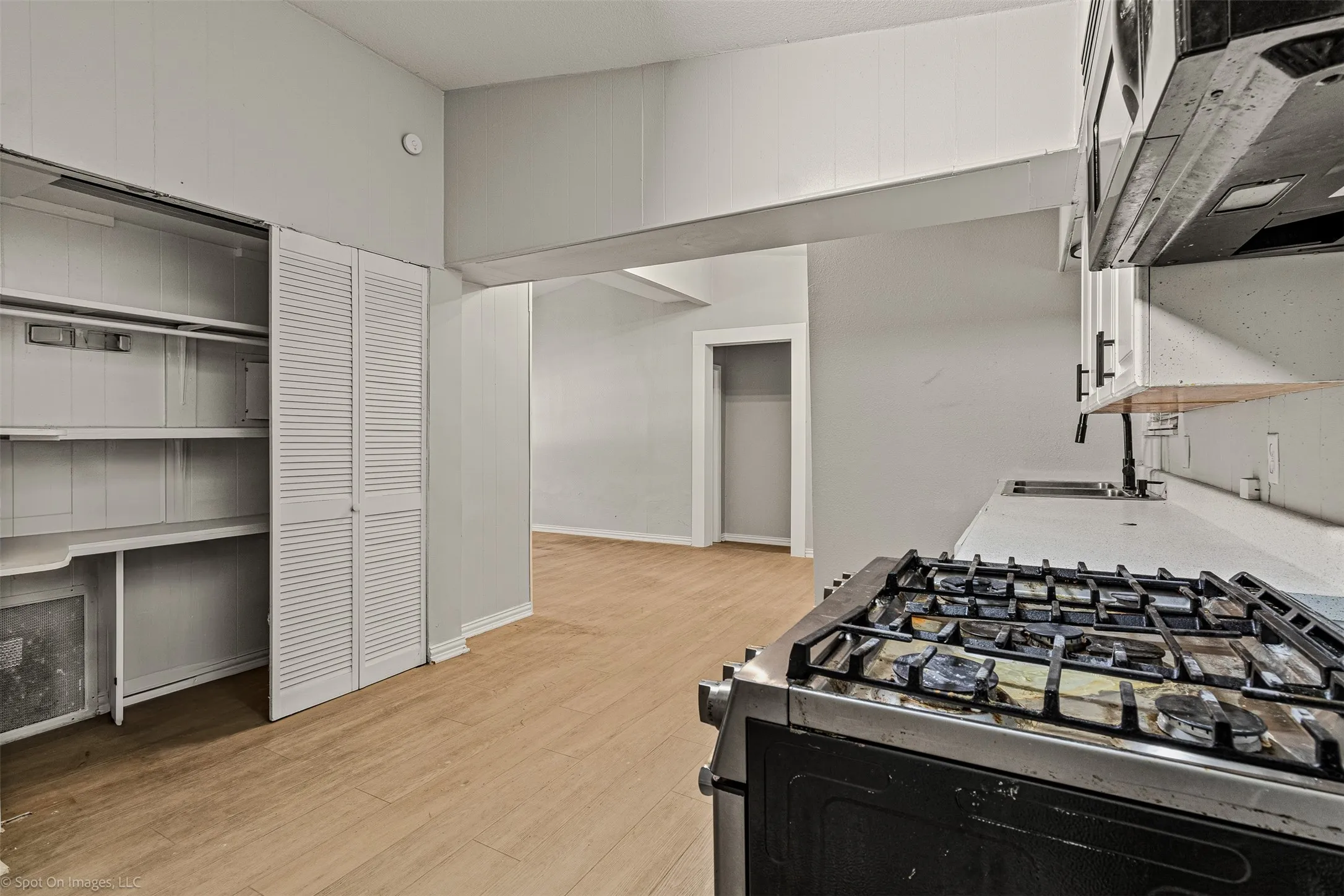 Single Family Residence For Sale in Dallas County , 1814 Cumberland Drive, Garland, Texas 75040, 4 Bedroom, 2 Bathroom, Garage spaces, 1,386 Sqft, built in 1958, mls#20980074, Real Estate Agent in Garland, Homes For Sale in Dallas county, Homes For Sale in Garland, Realtor in Garland Texas, Real Estate Brokerage Independent Realty Texas, Luminita Cordes Realtor