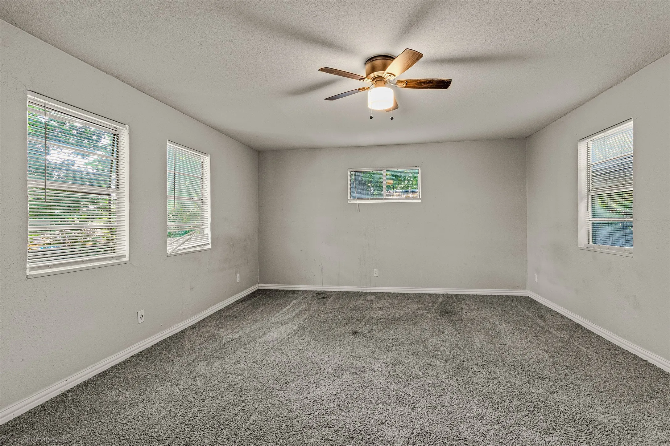 Single Family Residence For Sale in Dallas County , 1814 Cumberland Drive, Garland, Texas 75040, 4 Bedroom, 2 Bathroom, Garage spaces, 1,386 Sqft, built in 1958, mls#20980074, Real Estate Agent in Garland, Homes For Sale in Dallas county, Homes For Sale in Garland, Realtor in Garland Texas, Real Estate Brokerage Independent Realty Texas, Luminita Cordes Realtor