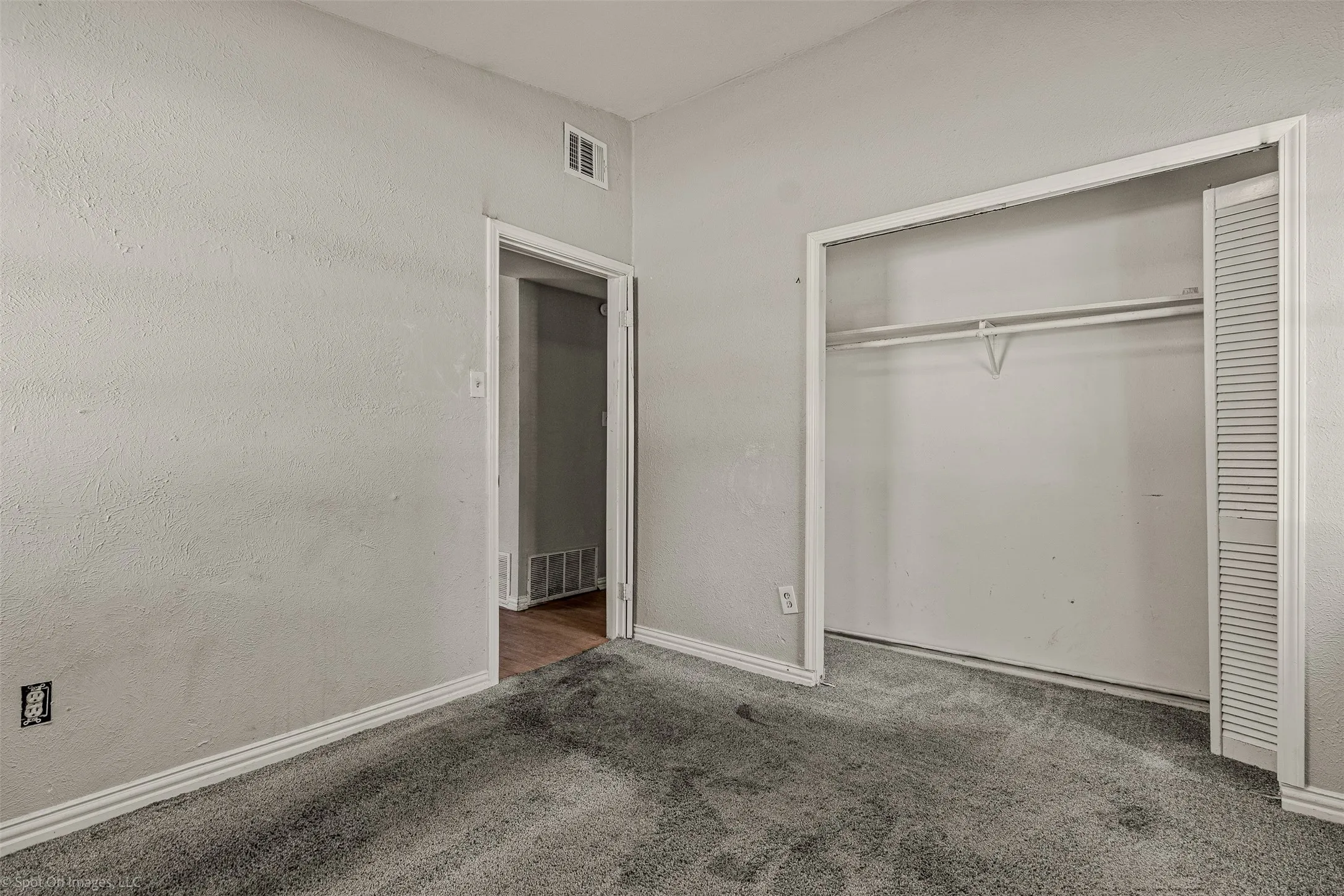 Single Family Residence For Sale in Dallas County , 1814 Cumberland Drive, Garland, Texas 75040, 4 Bedroom, 2 Bathroom, Garage spaces, 1,386 Sqft, built in 1958, mls#20980074, Real Estate Agent in Garland, Homes For Sale in Dallas county, Homes For Sale in Garland, Realtor in Garland Texas, Real Estate Brokerage Independent Realty Texas, Luminita Cordes Realtor