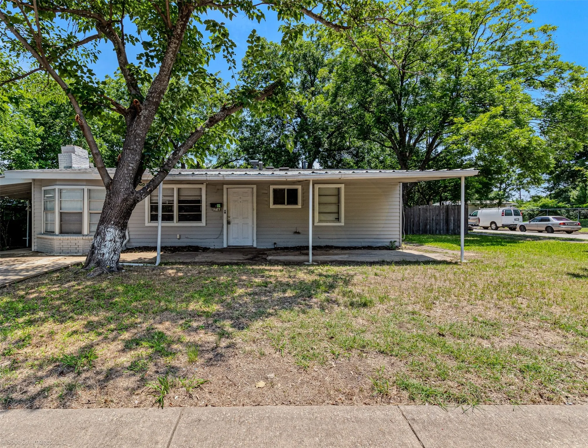 Single Family Residence For Sale in Dallas County , 1814 Cumberland Drive, Garland, Texas 75040, 4 Bedroom, 2 Bathroom, Garage spaces, 1,386 Sqft, built in 1958, mls#20980074, Real Estate Agent in Garland, Homes For Sale in Dallas county, Homes For Sale in Garland, Realtor in Garland Texas, Real Estate Brokerage Independent Realty Texas, Luminita Cordes Realtor