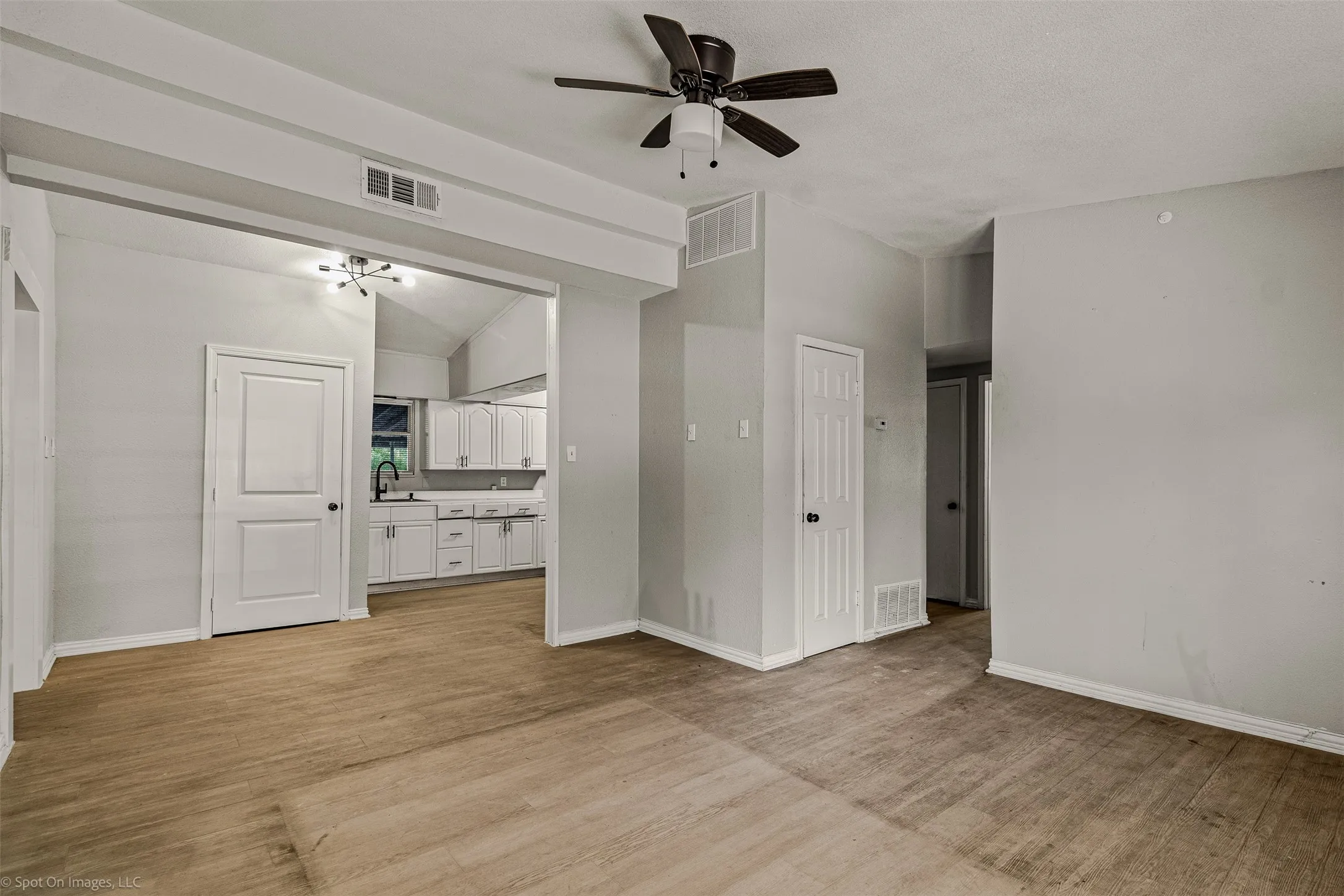Single Family Residence For Sale in Dallas County , 1814 Cumberland Drive, Garland, Texas 75040, 4 Bedroom, 2 Bathroom, Garage spaces, 1,386 Sqft, built in 1958, mls#20980074, Real Estate Agent in Garland, Homes For Sale in Dallas county, Homes For Sale in Garland, Realtor in Garland Texas, Real Estate Brokerage Independent Realty Texas, Luminita Cordes Realtor