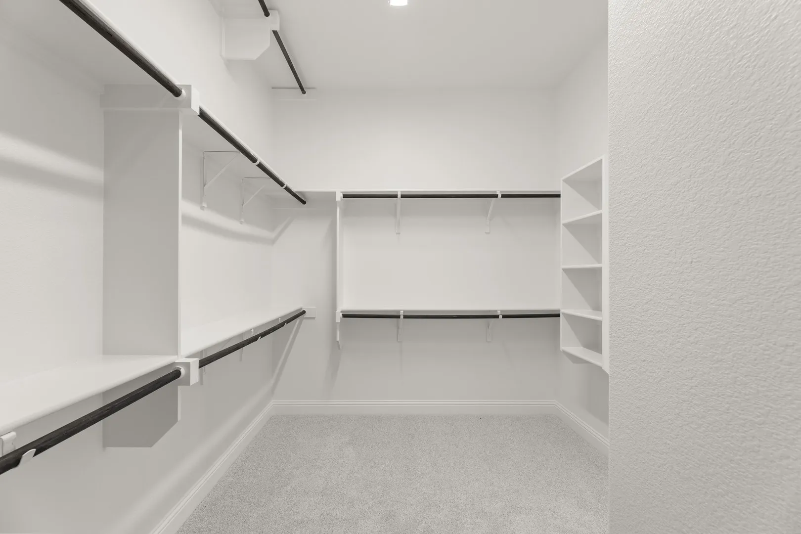 18_19. 3802 Windmere - Closet