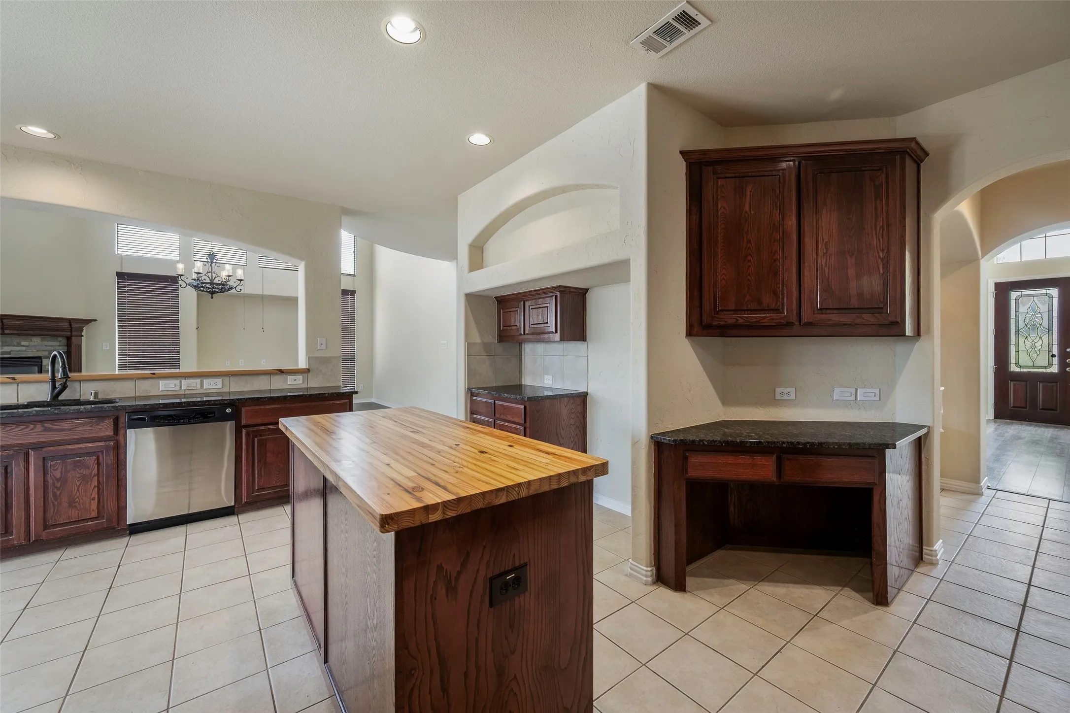 Single Family Residence For Sale in Dallas County , 2505 Claymore Avenue, Garland, Texas 75043, 5 Bedrooms, 3 Bathrooms, 3 Garage spaces, 3,833 Sqft, built in 2008, Preowned, Price $574,999, mls#20978348, Real Estate Agent in Garland, Homes For Sale in Dallas county, Homes For Sale in Garland, Realtor in Garland Texas, Real Estate Brokerage Independent Realty Texas, Luminita Cordes Realtor