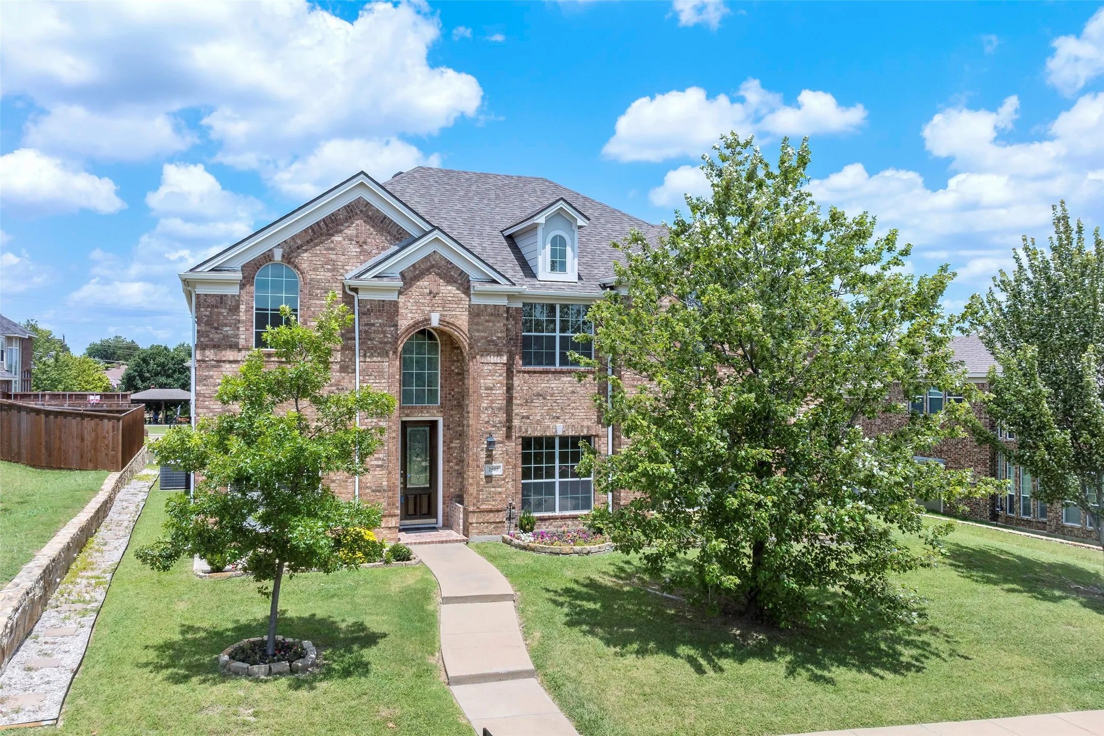 Single Family Residence For Sale in Dallas County , 2505 Claymore Avenue, Garland, Texas 75043, 5 Bedrooms, 3 Bathrooms, 3 Garage spaces, 3,833 Sqft, built in 2008, Preowned, Price $574,999, mls#20978348, Real Estate Agent in Garland, Homes For Sale in Dallas county, Homes For Sale in Garland, Realtor in Garland Texas, Real Estate Brokerage Independent Realty Texas, Luminita Cordes Realtor