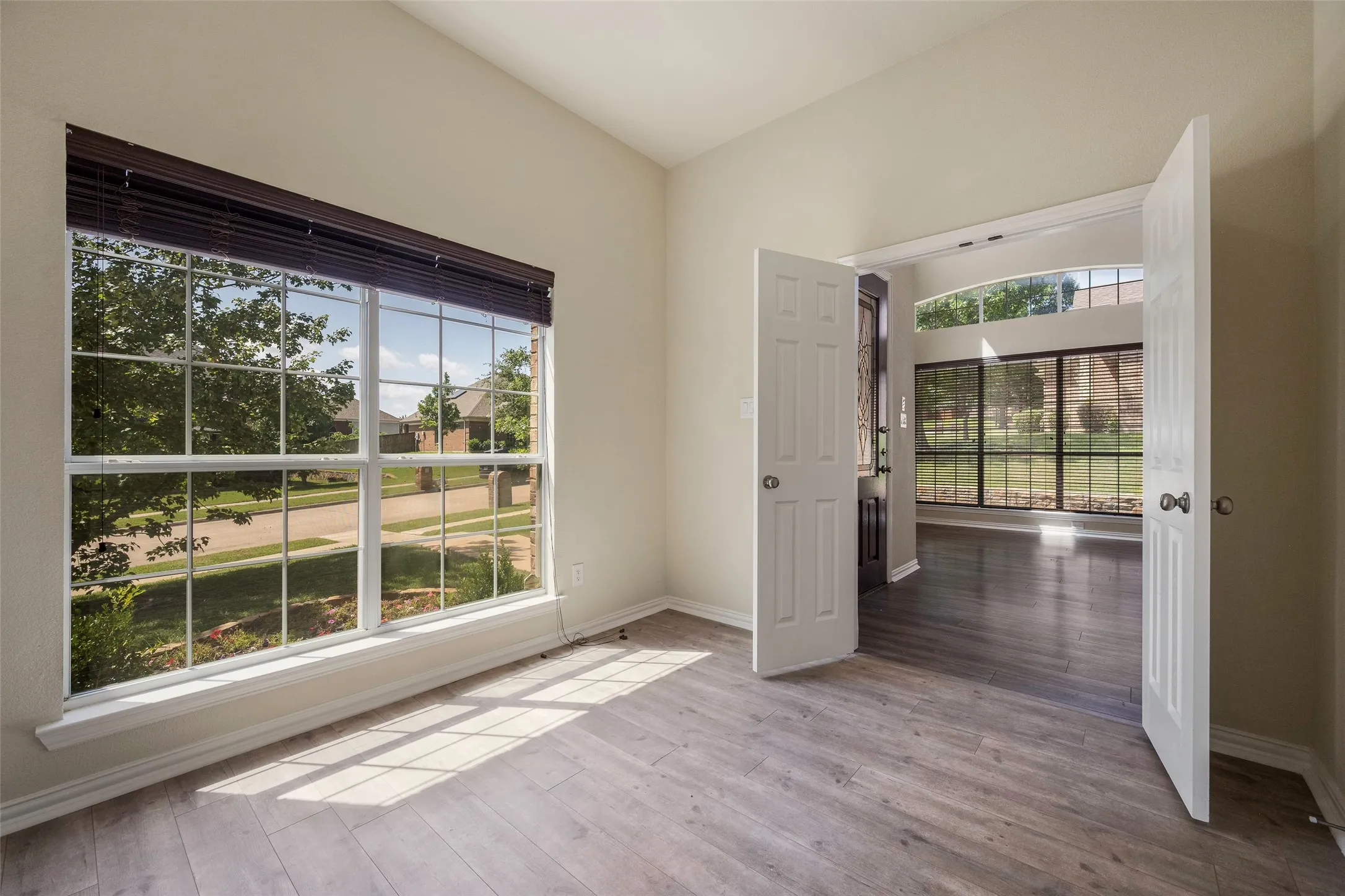 Office or 5th bedroom