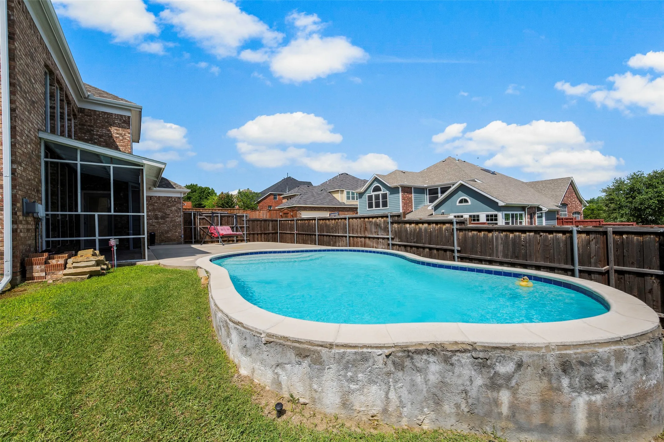 Single Family Residence For Sale in Dallas County , 2505 Claymore Avenue, Garland, Texas 75043, 5 Bedrooms, 3 Bathrooms, 3 Garage spaces, 3,833 Sqft, built in 2008, Preowned, Price $574,999, mls#20978348, Real Estate Agent in Garland, Homes For Sale in Dallas county, Homes For Sale in Garland, Realtor in Garland Texas, Real Estate Brokerage Independent Realty Texas, Luminita Cordes Realtor