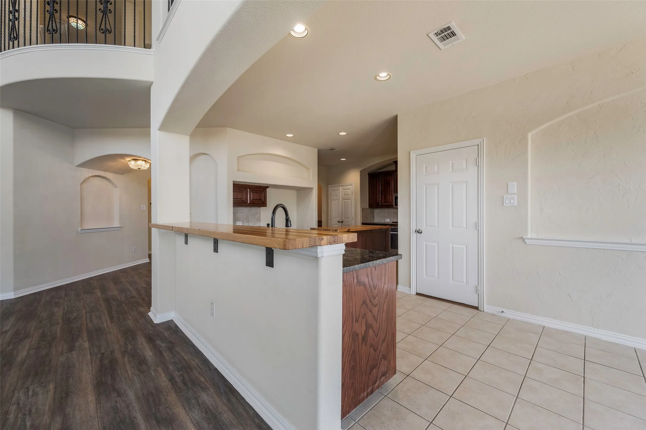 Single Family Residence For Sale in Dallas County , 2505 Claymore Avenue, Garland, Texas 75043, 5 Bedrooms, 3 Bathrooms, 3 Garage spaces, 3,833 Sqft, built in 2008, Preowned, Price $574,999, mls#20978348, Real Estate Agent in Garland, Homes For Sale in Dallas county, Homes For Sale in Garland, Realtor in Garland Texas, Real Estate Brokerage Independent Realty Texas, Luminita Cordes Realtor