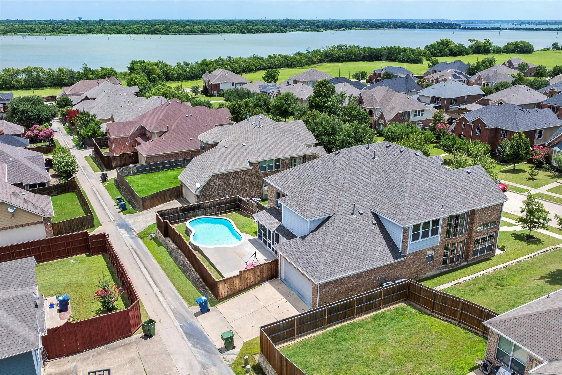 Single Family Residence For Sale in Dallas County , 2505 Claymore Avenue, Garland, Texas 75043, 5 Bedrooms, 3 Bathrooms, 3 Garage spaces, 3,833 Sqft, built in 2008, Preowned, Price $574,999, mls#20978348, Real Estate Agent in Garland, Homes For Sale in Dallas county, Homes For Sale in Garland, Realtor in Garland Texas, Real Estate Brokerage Independent Realty Texas, Luminita Cordes Realtor
