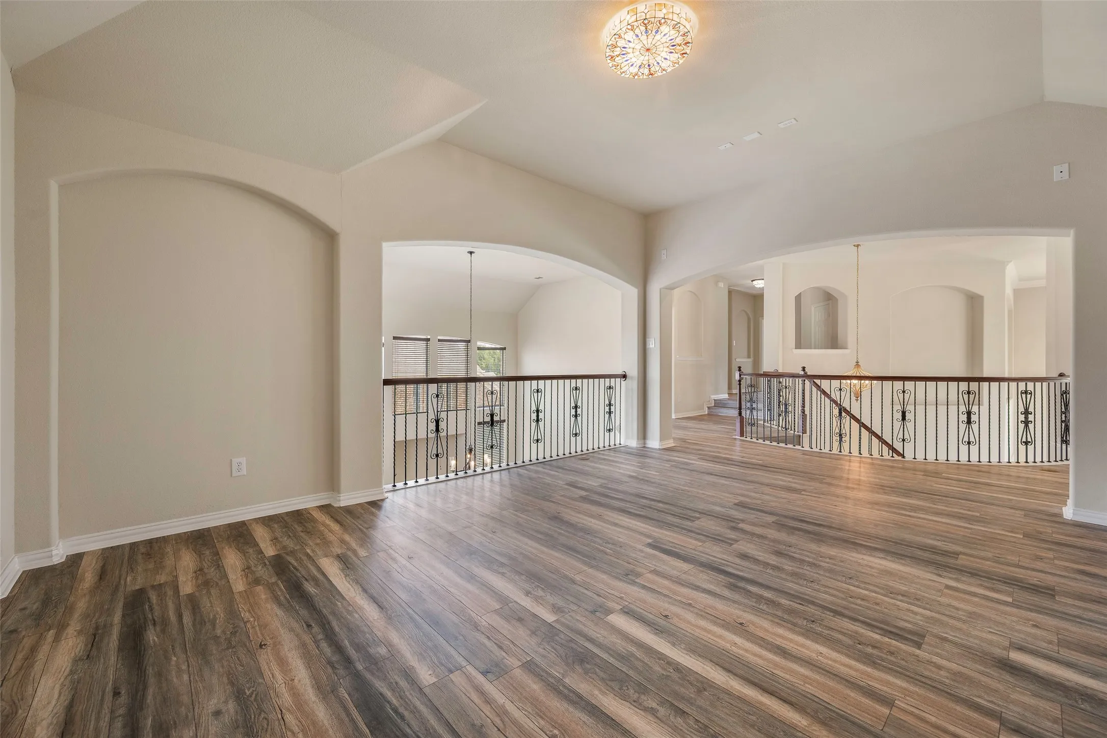 Single Family Residence For Sale in Dallas County , 2505 Claymore Avenue, Garland, Texas 75043, 5 Bedrooms, 3 Bathrooms, 3 Garage spaces, 3,833 Sqft, built in 2008, Preowned, Price $574,999, mls#20978348, Real Estate Agent in Garland, Homes For Sale in Dallas county, Homes For Sale in Garland, Realtor in Garland Texas, Real Estate Brokerage Independent Realty Texas, Luminita Cordes Realtor