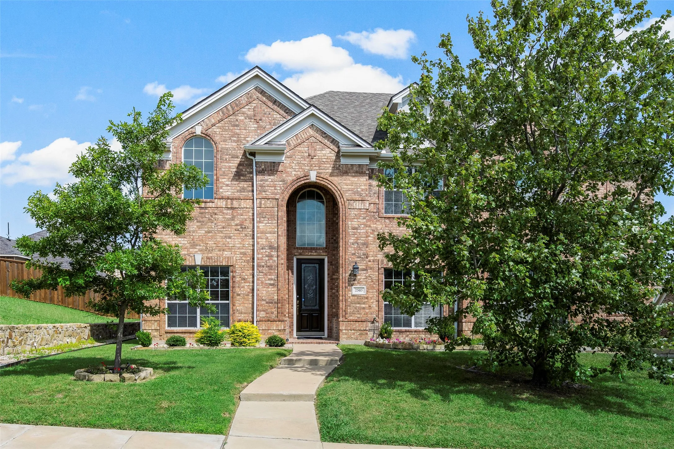 Single Family Residence For Sale in Dallas County , 2505 Claymore Avenue, Garland, Texas 75043, 5 Bedrooms, 3 Bathrooms, 3 Garage spaces, 3,833 Sqft, built in 2008, Preowned, Price $574,999, mls#20978348, Real Estate Agent in Garland, Homes For Sale in Dallas county, Homes For Sale in Garland, Realtor in Garland Texas, Real Estate Brokerage Independent Realty Texas, Luminita Cordes Realtor