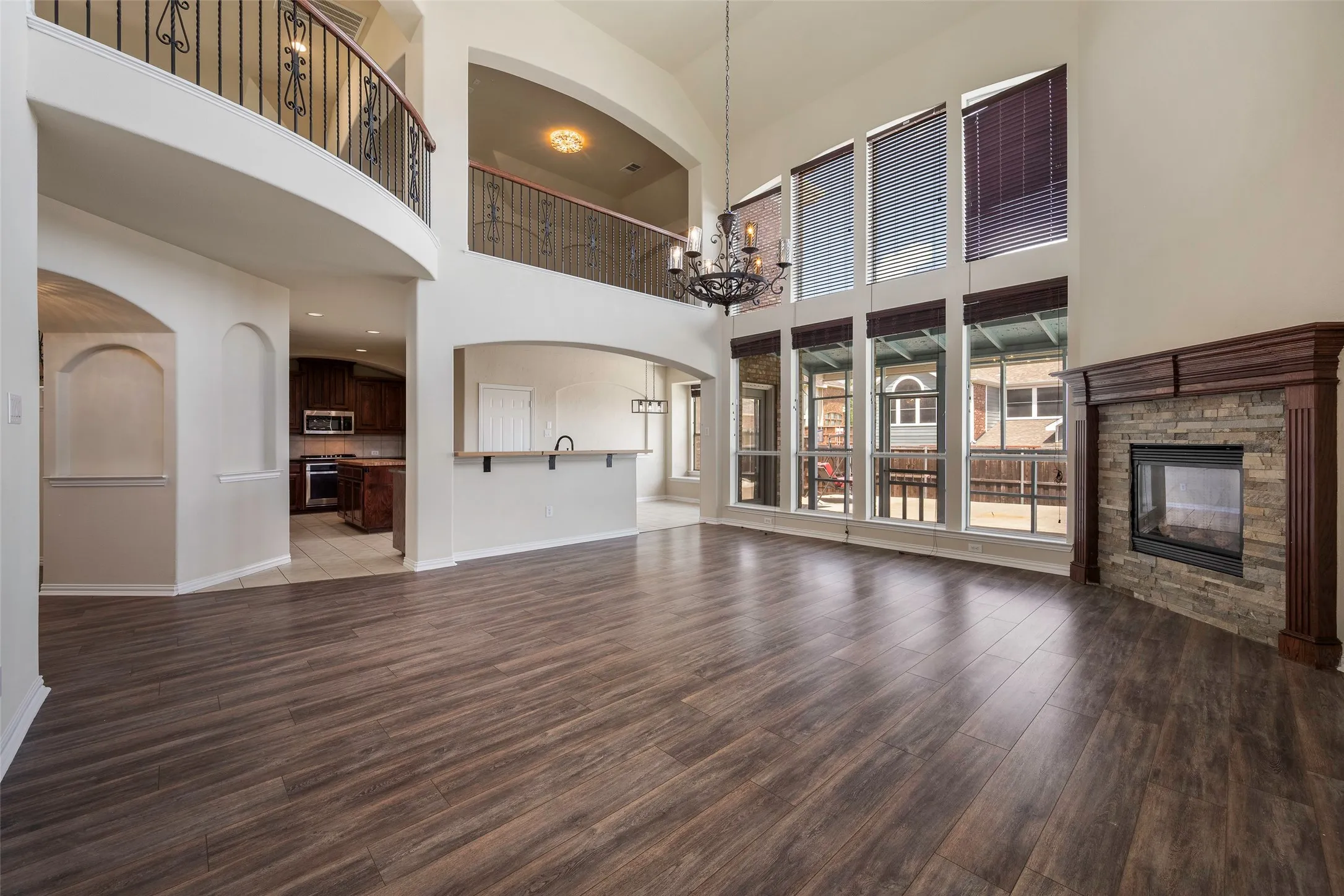 Single Family Residence For Sale in Dallas County , 2505 Claymore Avenue, Garland, Texas 75043, 5 Bedrooms, 3 Bathrooms, 3 Garage spaces, 3,833 Sqft, built in 2008, Preowned, Price $574,999, mls#20978348, Real Estate Agent in Garland, Homes For Sale in Dallas county, Homes For Sale in Garland, Realtor in Garland Texas, Real Estate Brokerage Independent Realty Texas, Luminita Cordes Realtor