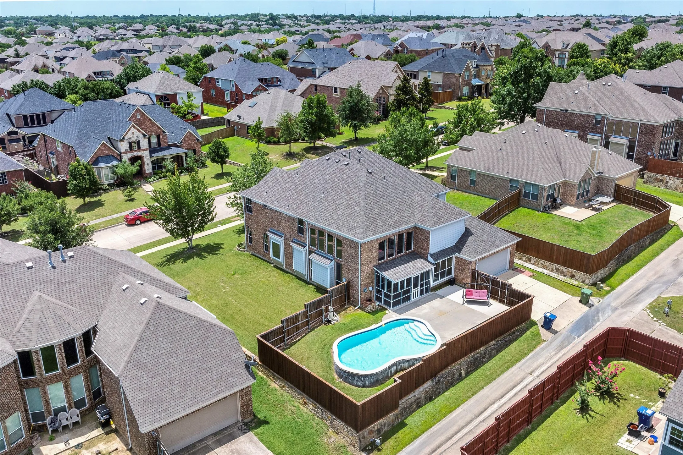 Single Family Residence For Sale in Dallas County , 2505 Claymore Avenue, Garland, Texas 75043, 5 Bedrooms, 3 Bathrooms, 3 Garage spaces, 3,833 Sqft, built in 2008, Preowned, Price $574,999, mls#20978348, Real Estate Agent in Garland, Homes For Sale in Dallas county, Homes For Sale in Garland, Realtor in Garland Texas, Real Estate Brokerage Independent Realty Texas, Luminita Cordes Realtor